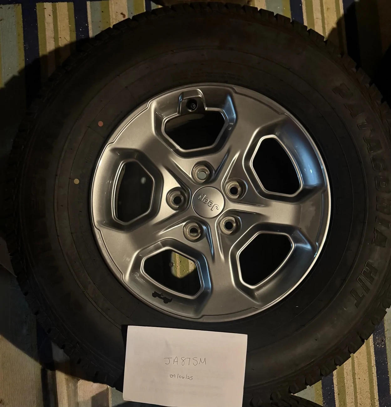 Jeep Gladiator Freedom edition (same as rubicon but silver) set of 4 285/70r17 <4k on tires tpms IMG_2539