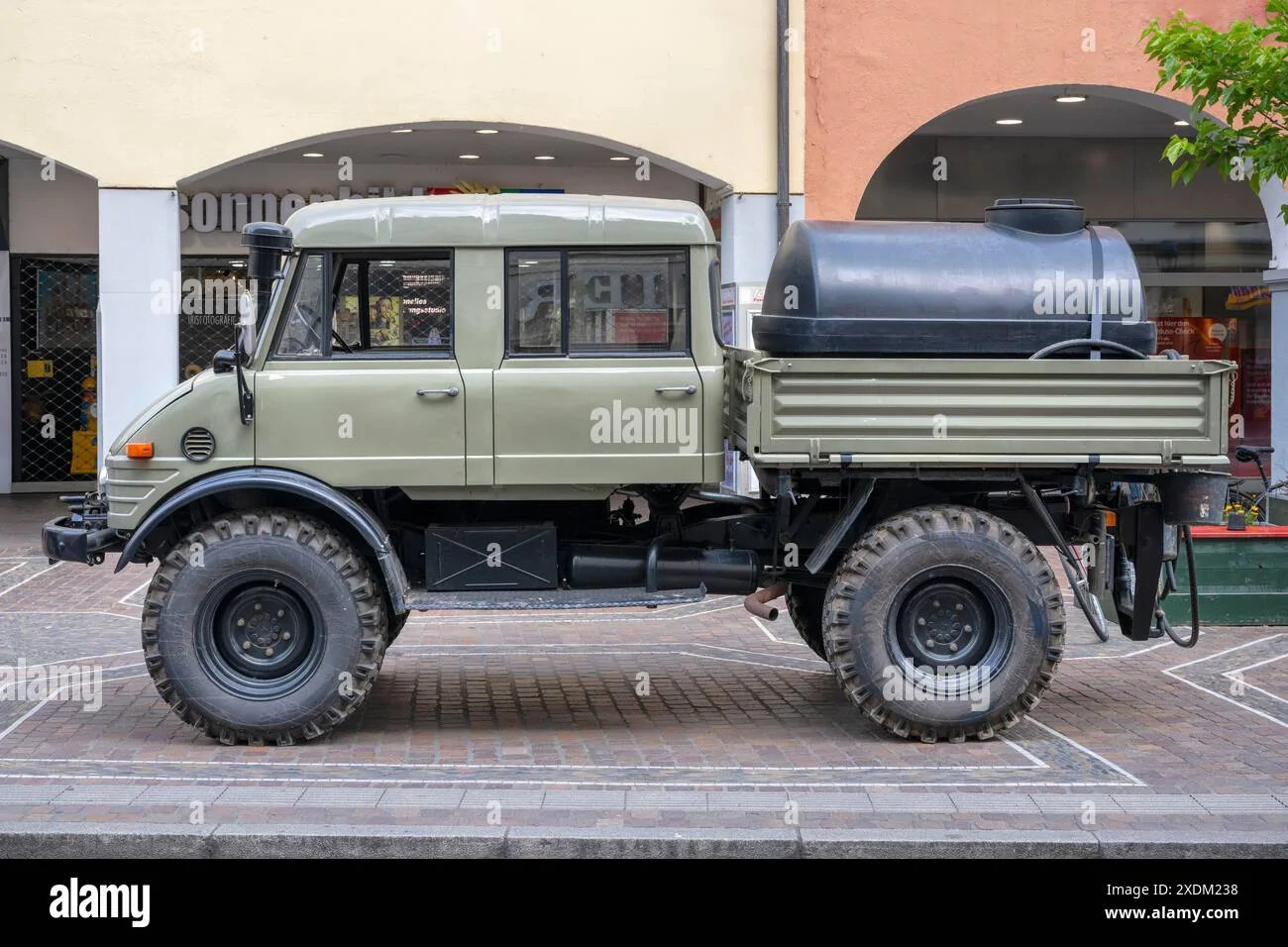 Jeep Gladiator Thoughts coming from a full size pickup to a Gladiator? commercial-vehicle-mercedes-benz-unimog-type-416-with-double-cab-and-water-tank-baden-wuertt