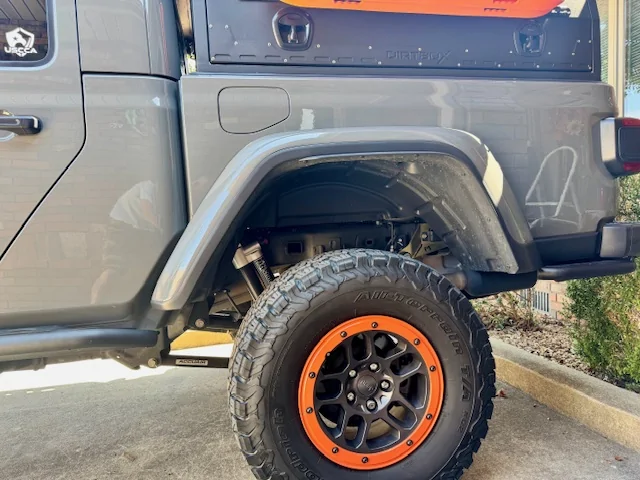 Jeep Gladiator What are your experiences with the ACCUAIR system? IMG_3601