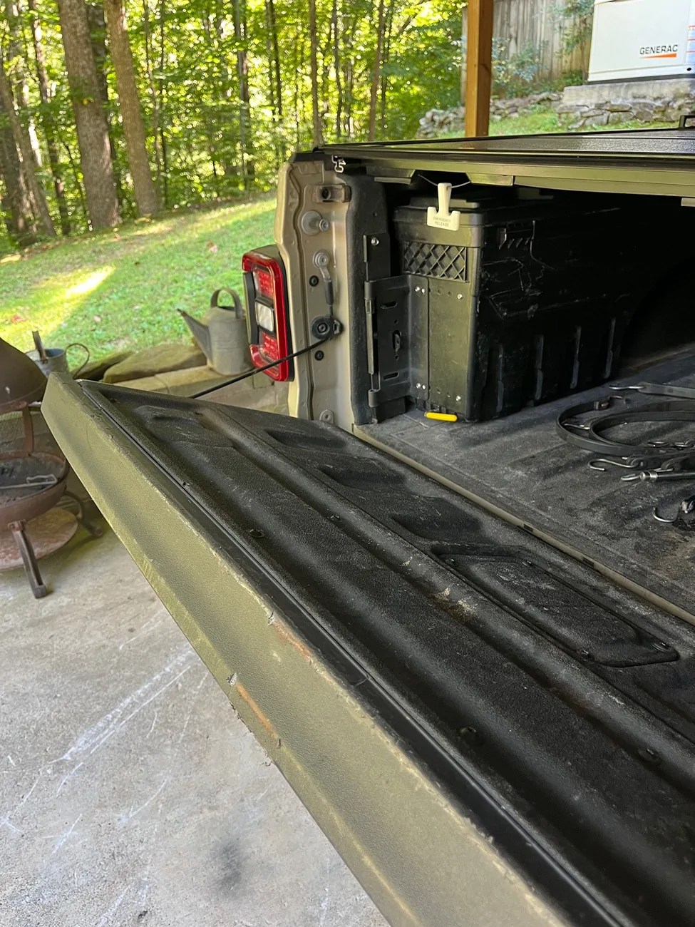Jeep Gladiator Tailgate cable holder part IMG_0081