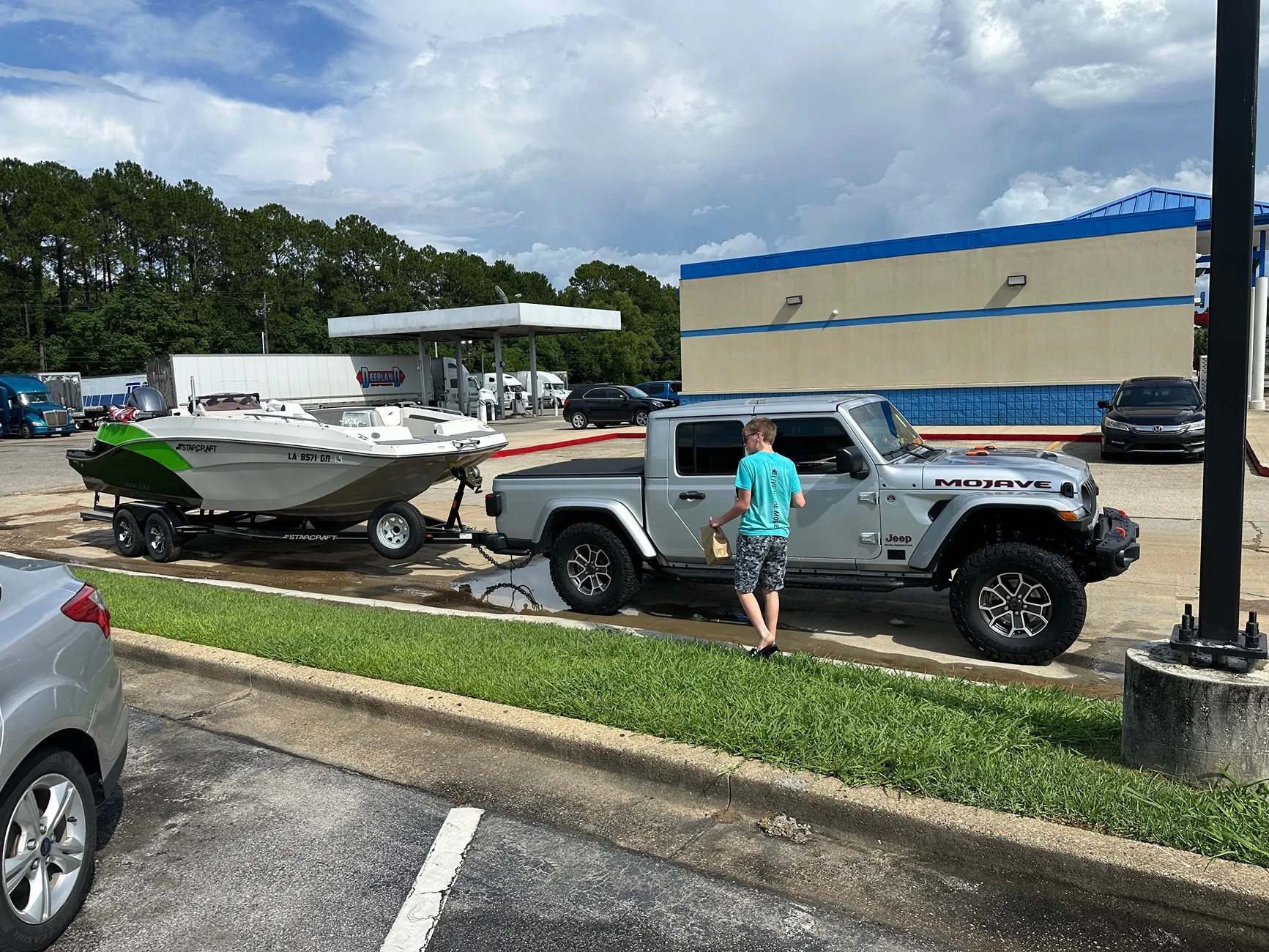 Jeep Gladiator Let's see the boats you’re towing with your Gladiator IMG_5961