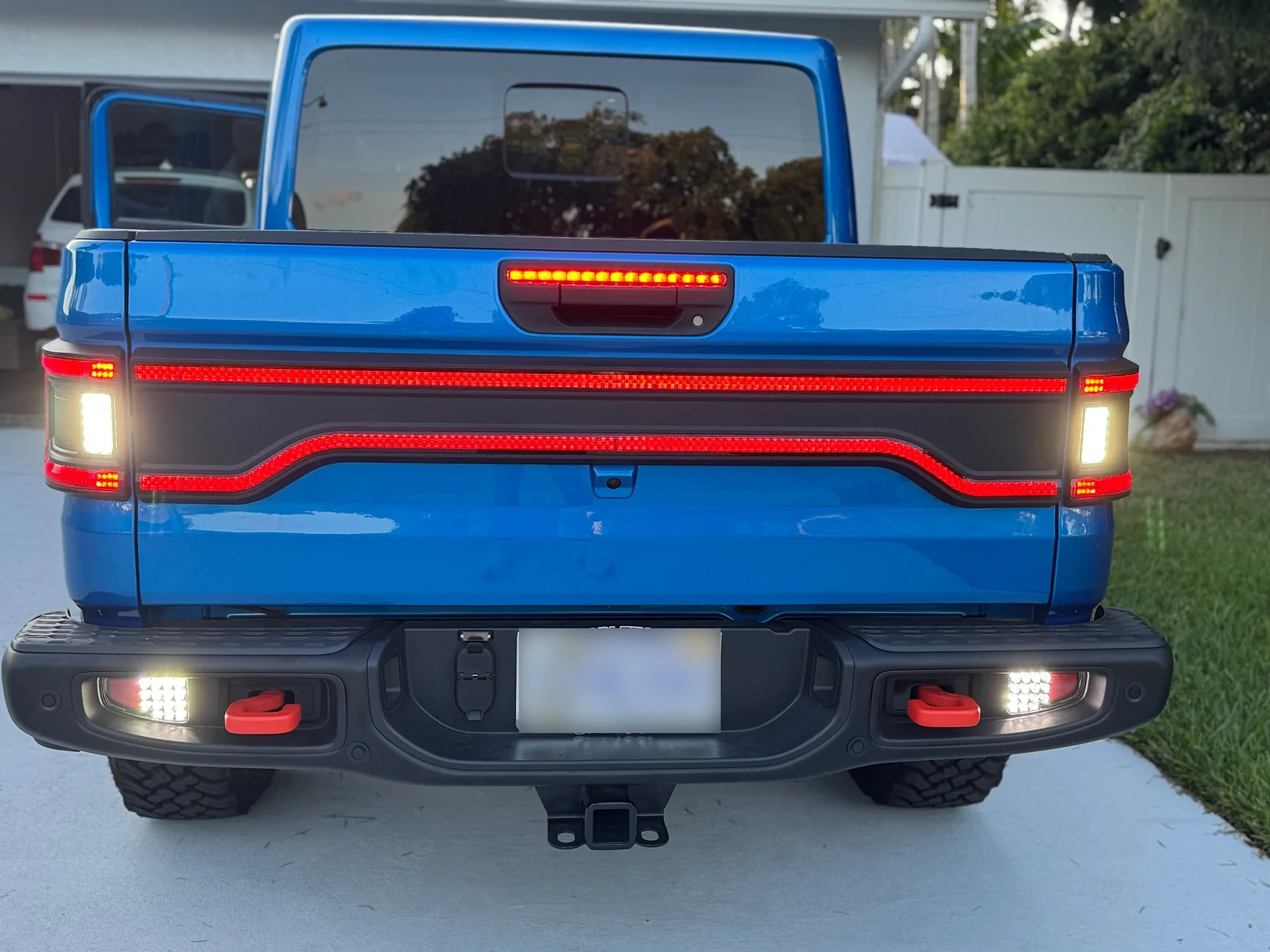 Jeep Gladiator What is really going on here? License plate lights wash out backup camera image while reversing at night IMG_4183