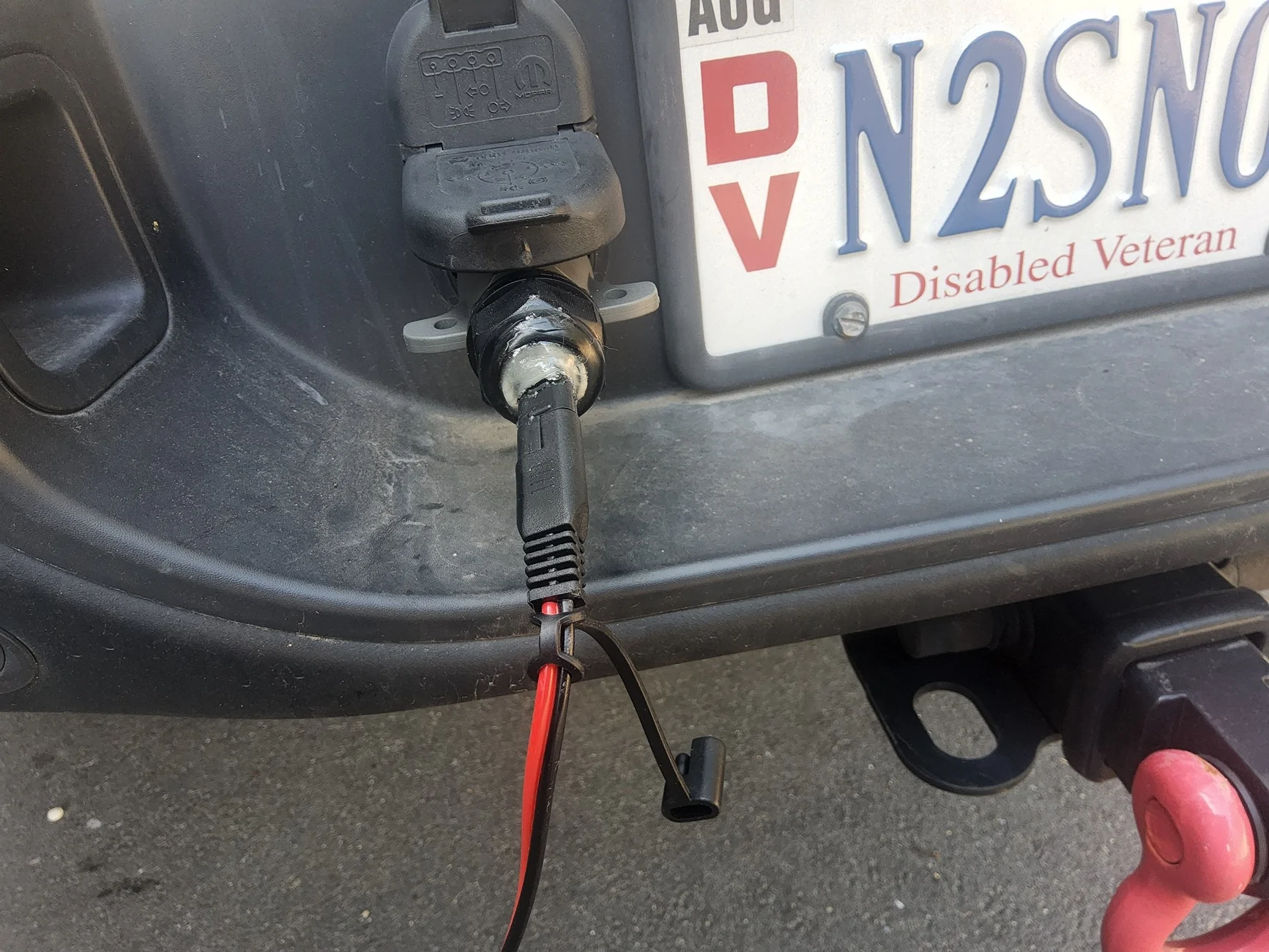 Jeep Gladiator Battery Tender hookup 20250915_100730