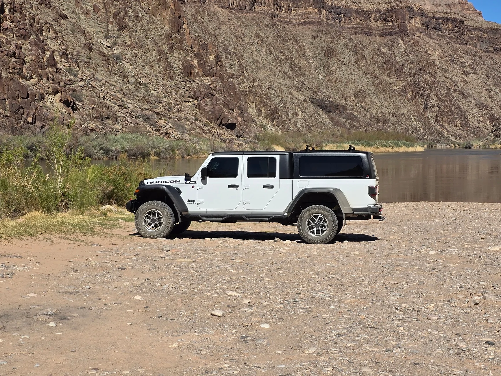 Jeep Gladiator Show your tinted Gladiators and tell us what % percentage tint film 20250309_134335