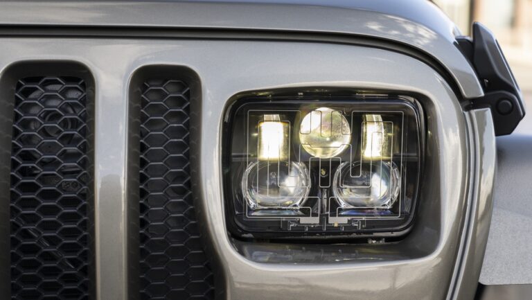 Jeep Gladiator YJ Gladiator r-YJL-Sahara-30th-Anniversary.-Quadratec-9-768x433