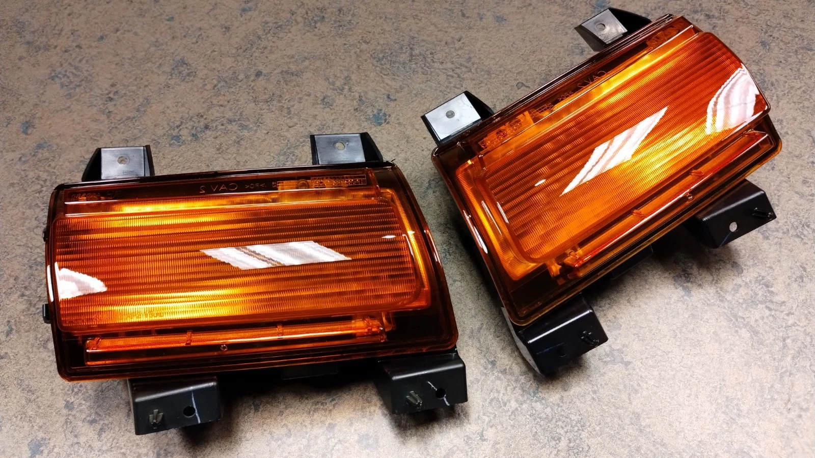 Jeep Gladiator 2018+ Wrangler/Gladiator Amber Turn Signal Marker Light Left/Right 2