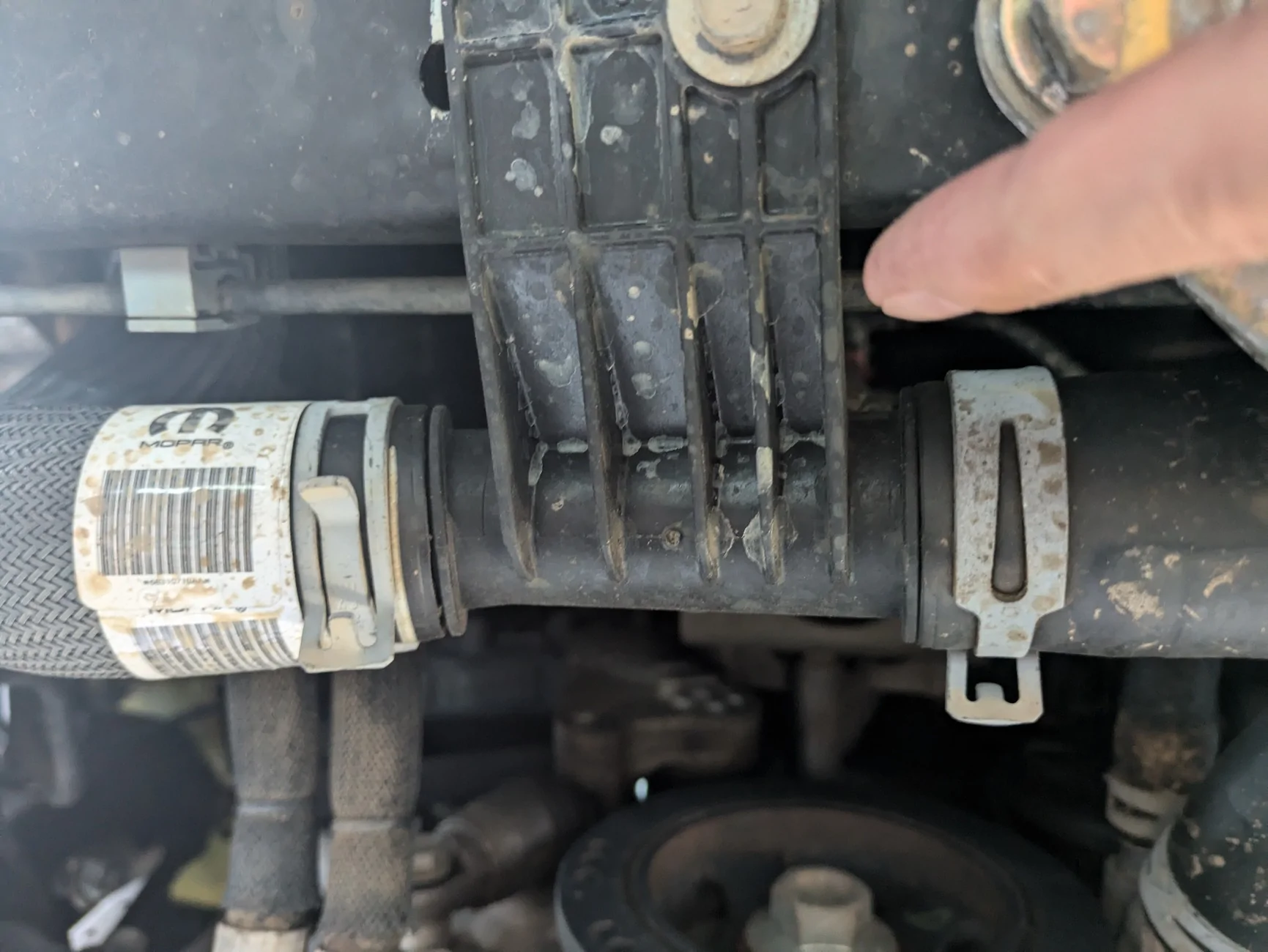 Jeep Gladiator Leaking Coolant Reservoir? (Always check your fluids!!) PXL_20250918_201558610