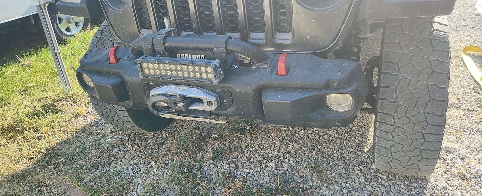 Jeep Gladiator What’s your #1 must-have light for trail rides? 1000003621