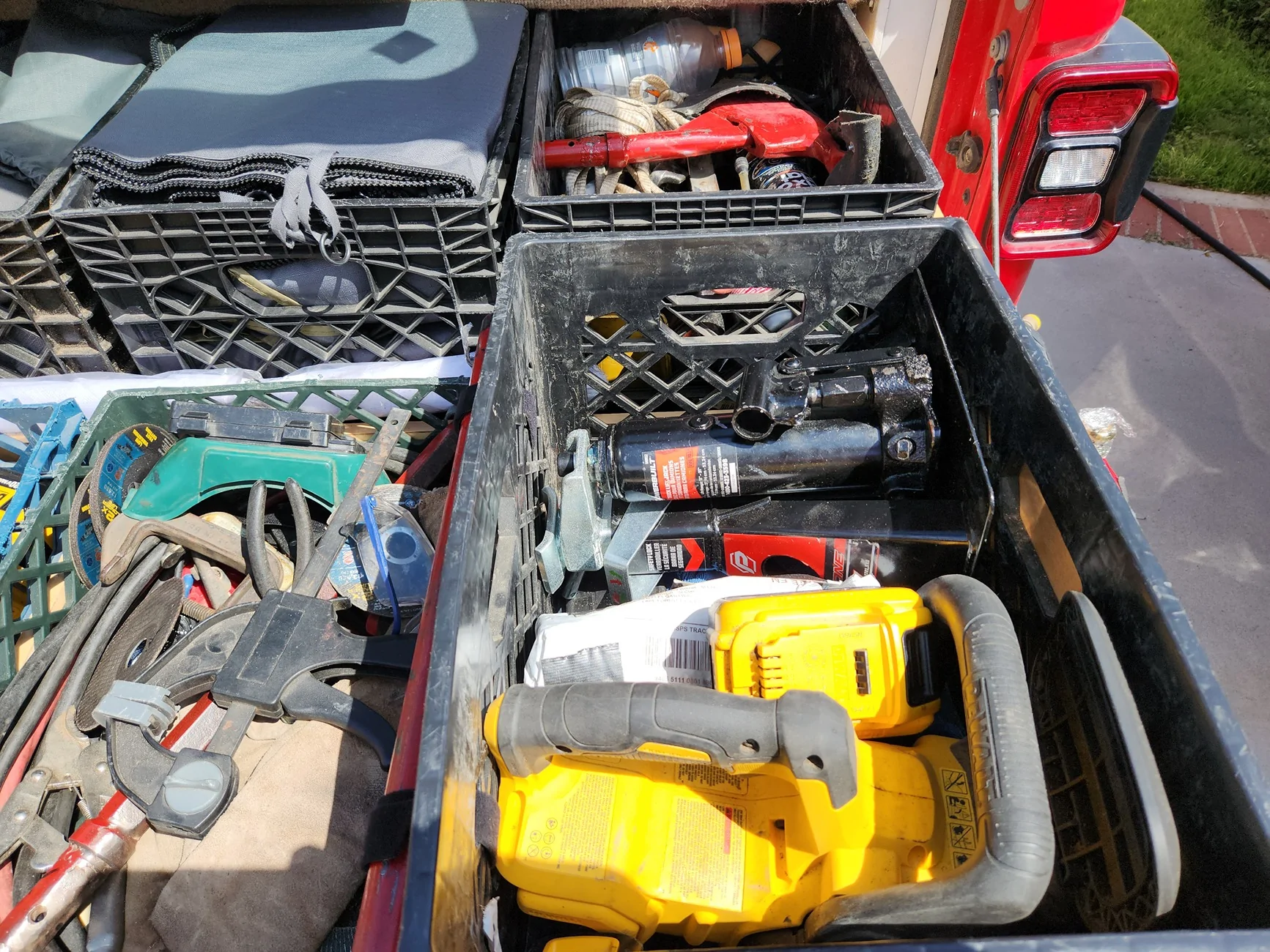 Jeep Gladiator Any reason not to install nutserts in bed floor? 20230510_144440