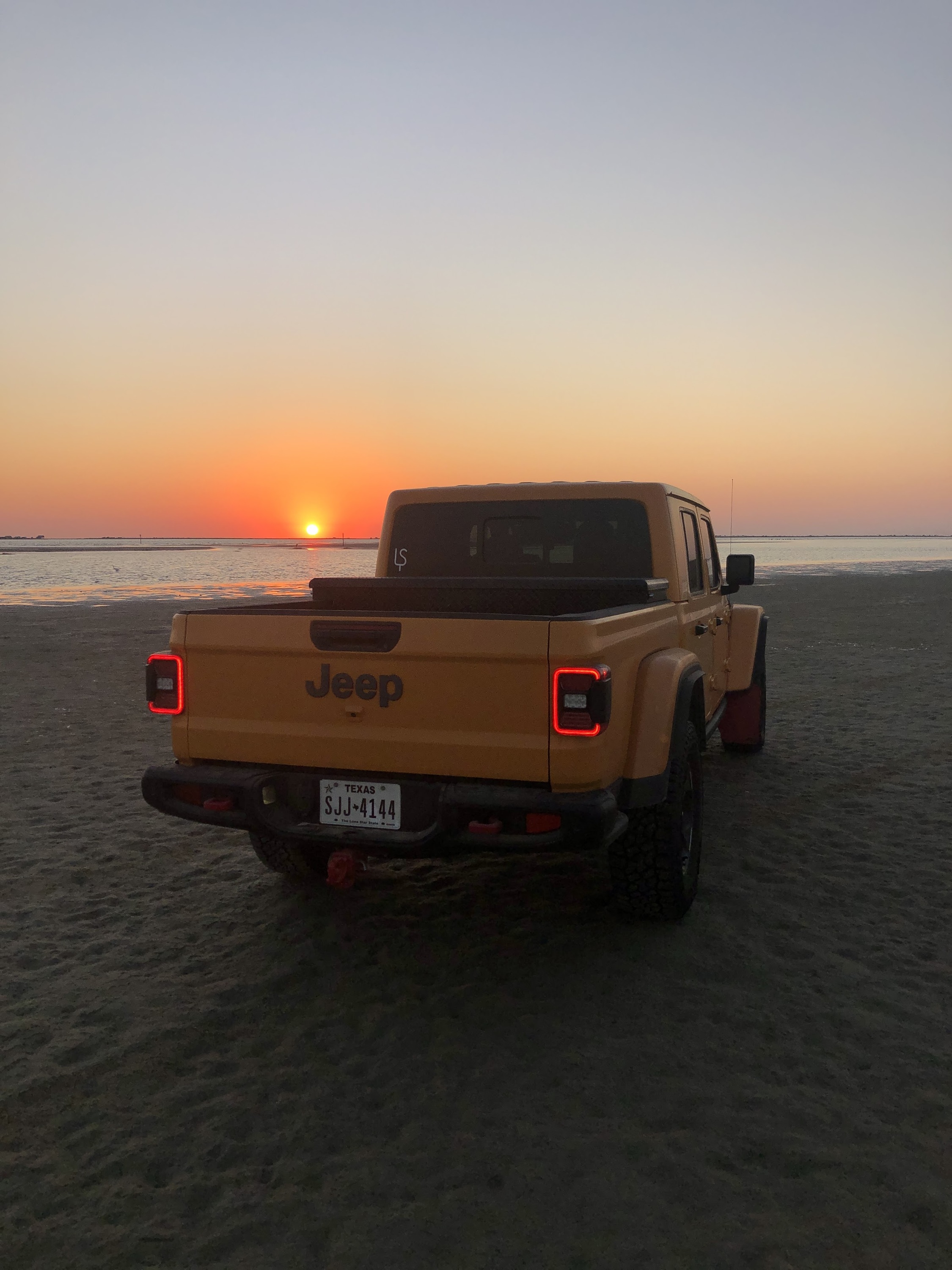 Jeep Gladiator My Happy Place….The Beach ! Ryj1jWnGpOJy04eYis3W5M5c3P813QRQA1Ov-HUas-Y7=w2400