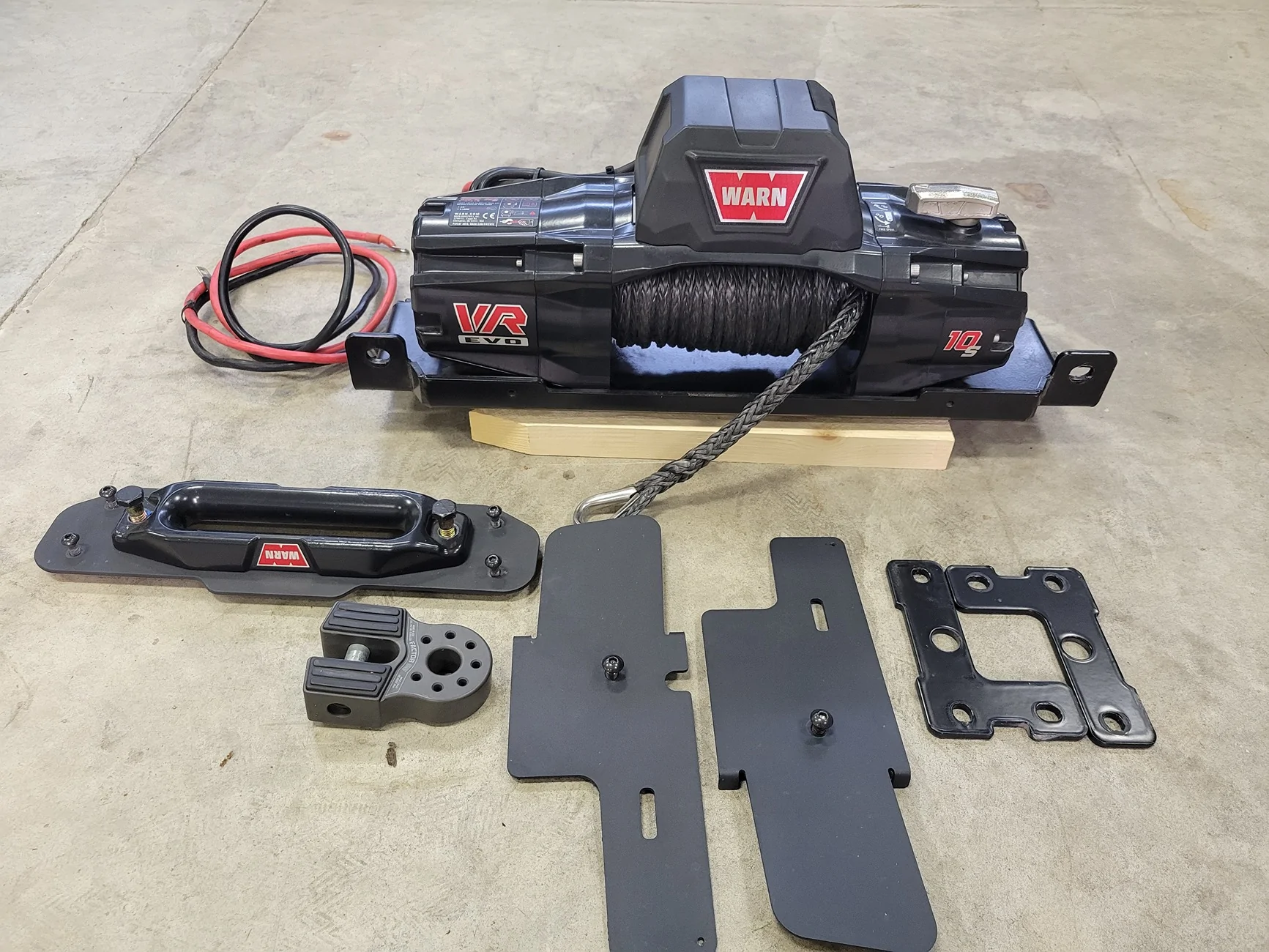 Jeep Gladiator Warn winch with mounting plate 1000042605