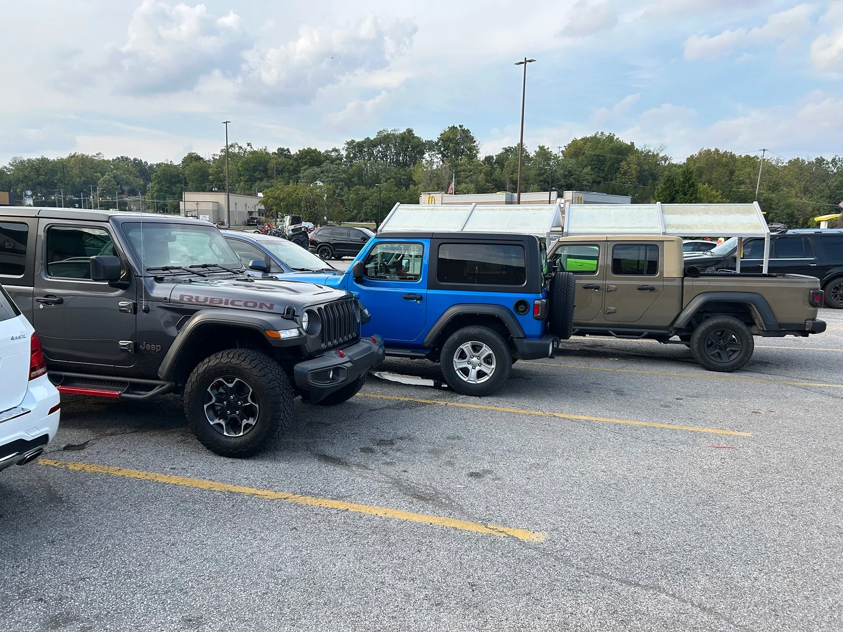 Jeep Gladiator Jeeps Parking Next To Jeeps IMG_7759