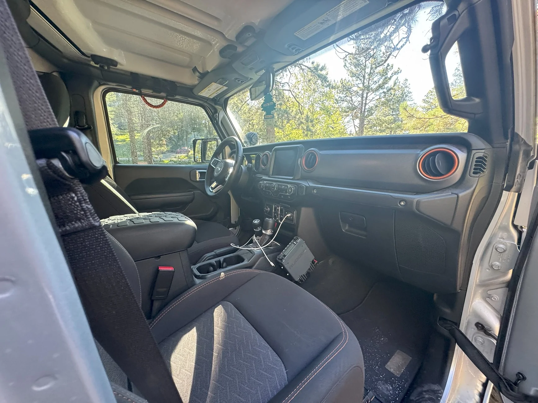 Jeep Gladiator 2023 Jeep Gladiator on 1-Tons passenger interior