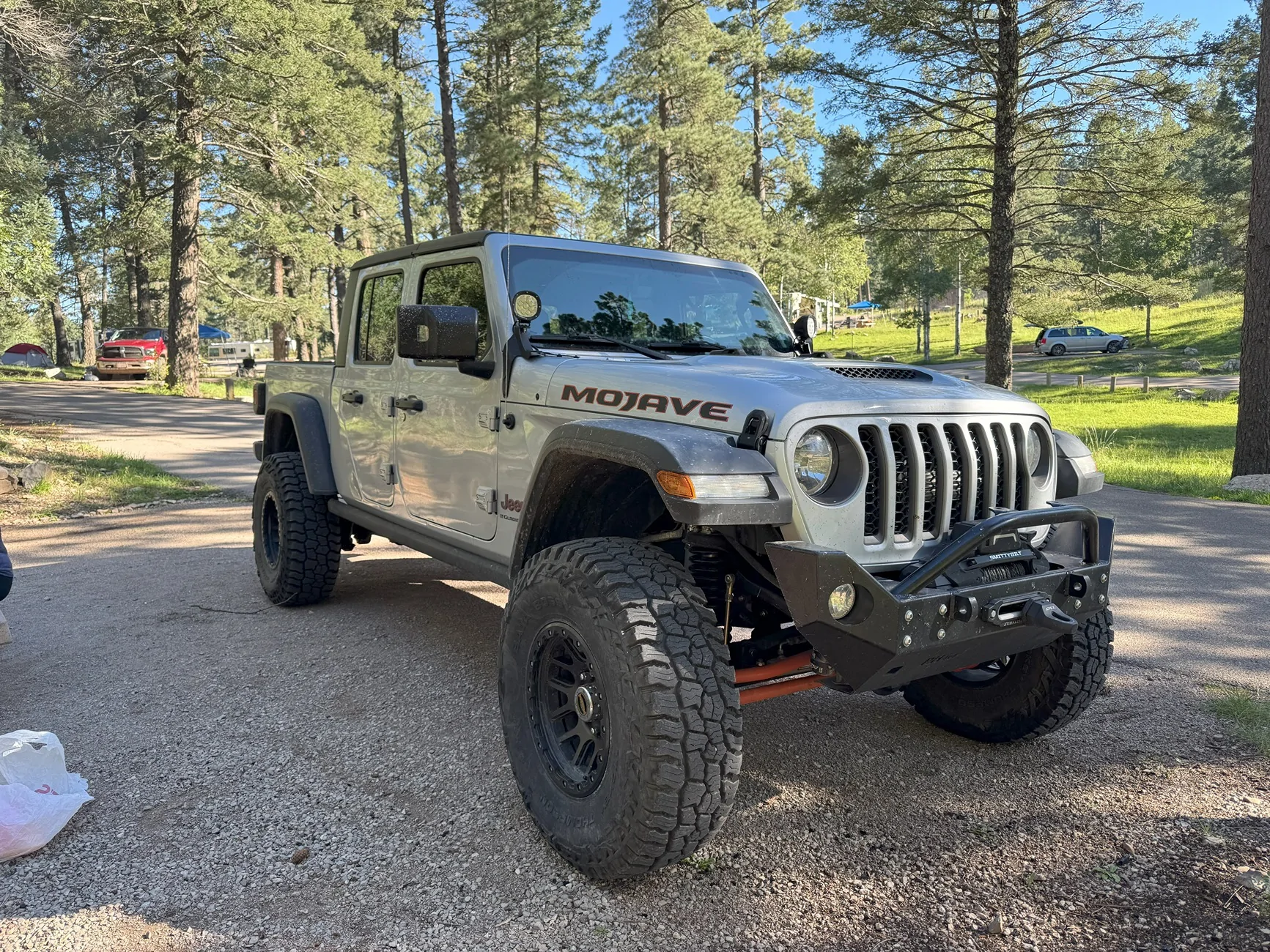 Jeep Gladiator 2023 Jeep Gladiator on 1-Tons front