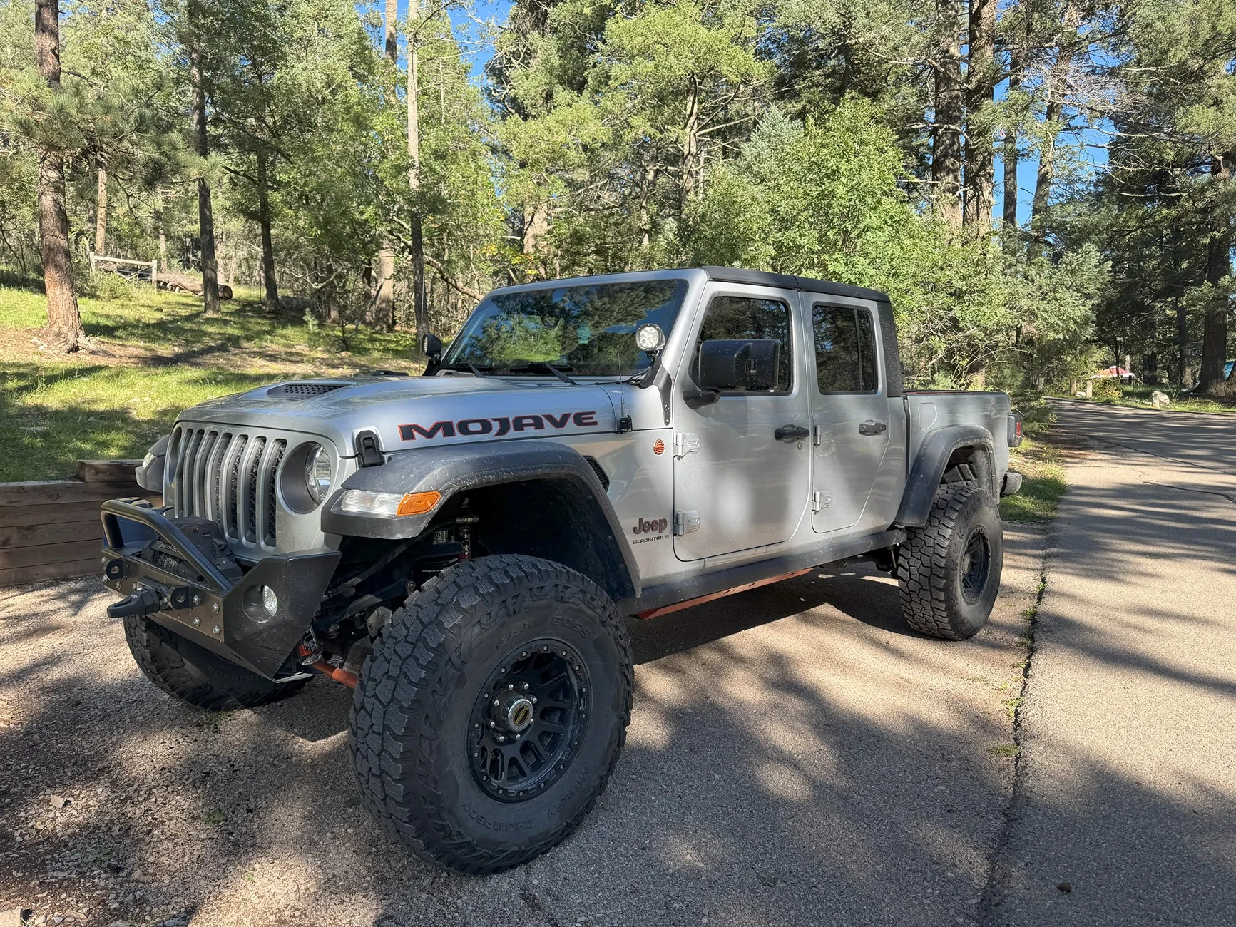 Jeep Gladiator 2023 Jeep Gladiator on 1-Tons front 2