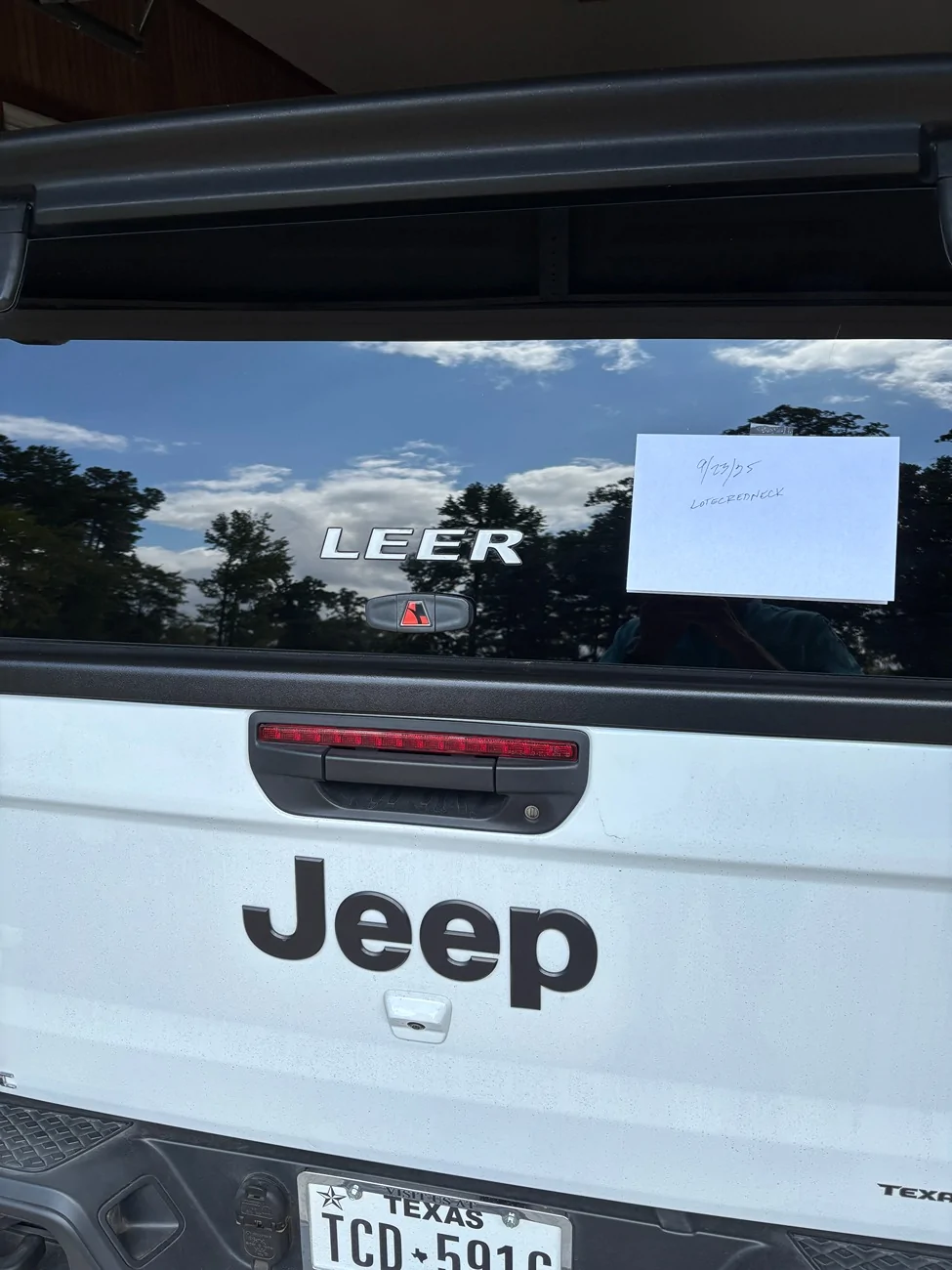 Jeep Gladiator Leer 100XQ Cap - Bedrug Mat - Tailgate mat - Pop N Lock E365D48D-AE76-4485-9AC6-F9BE5E84119E