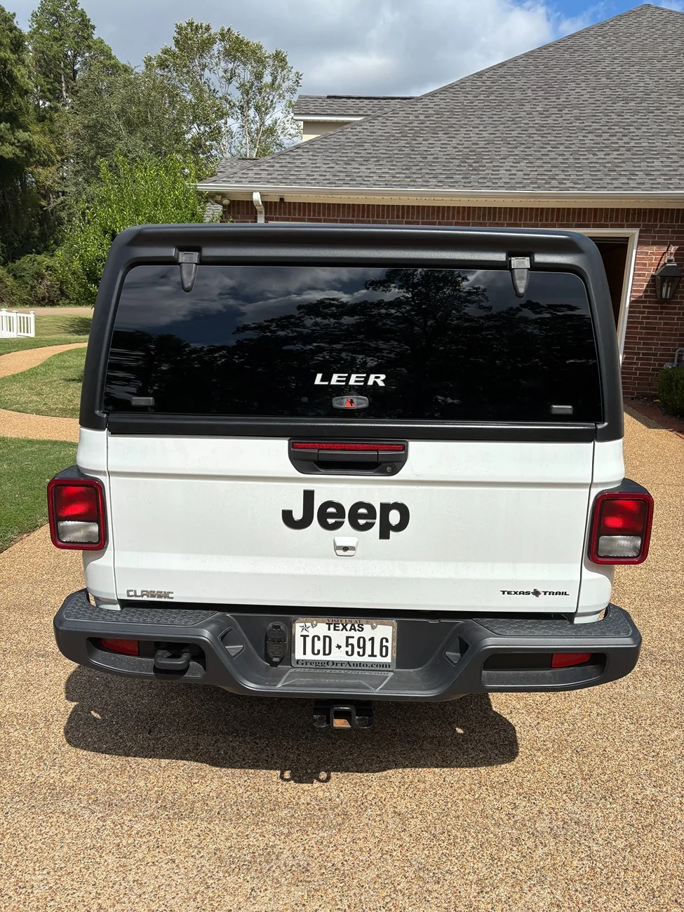 Jeep Gladiator Leer 100XQ Cap - Bedrug Mat - Tailgate mat - Pop N Lock CAC4E376-441A-46C2-9B79-60832617FBEA