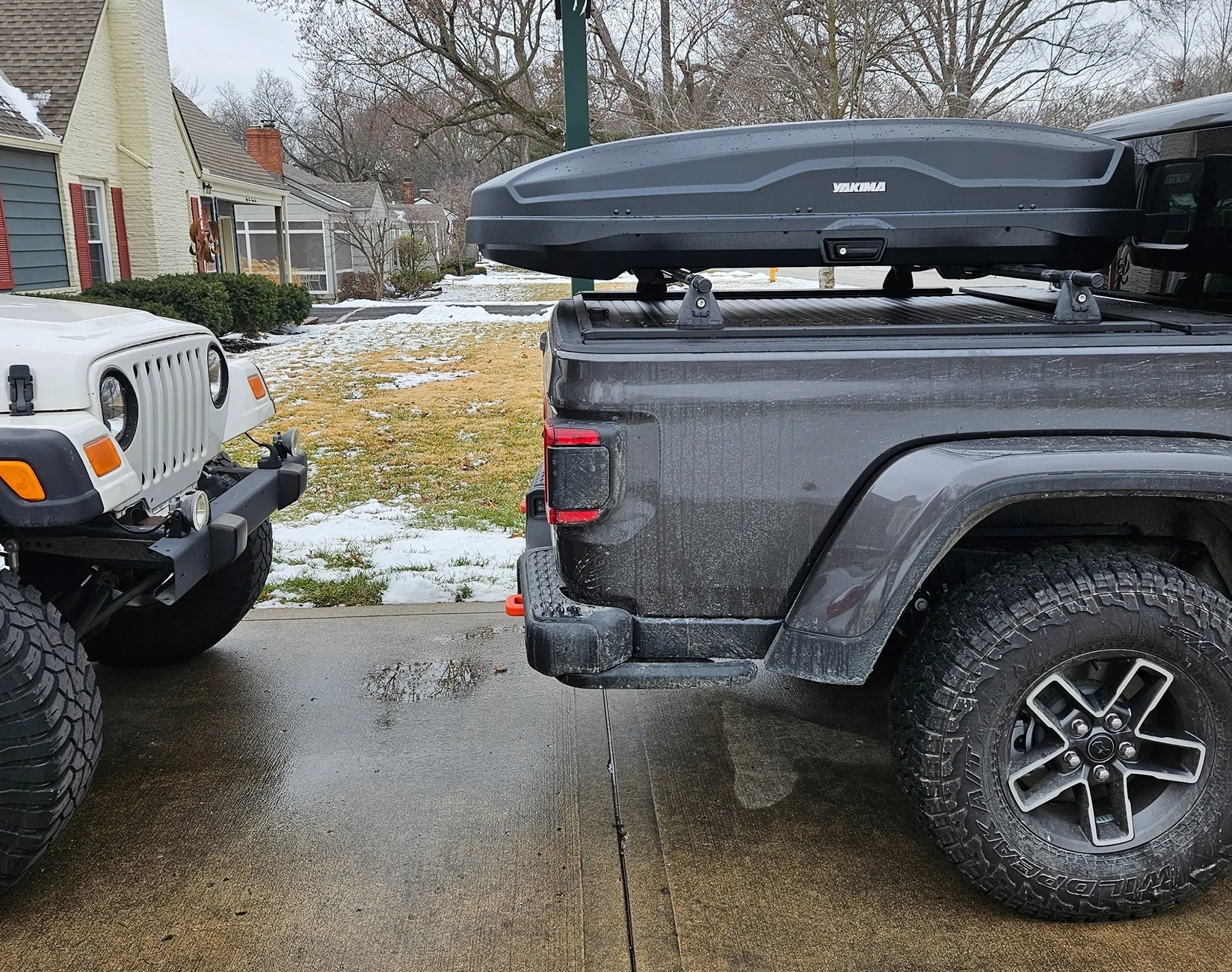 Jeep Gladiator Bed cover with rack 20250215_130002