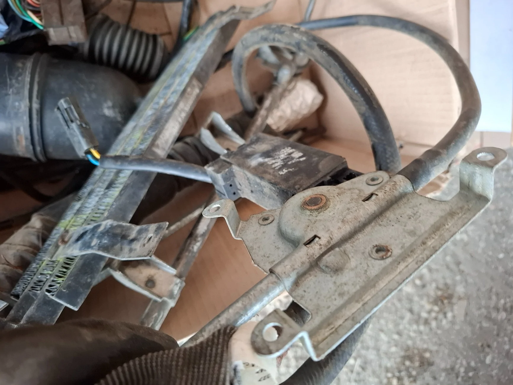 Jeep Gladiator Adding a XJ 1987 4.0 Limited with LPG +spares and getting rid of a 2005 GC Overland 3.0 CRD? 20250922_150521