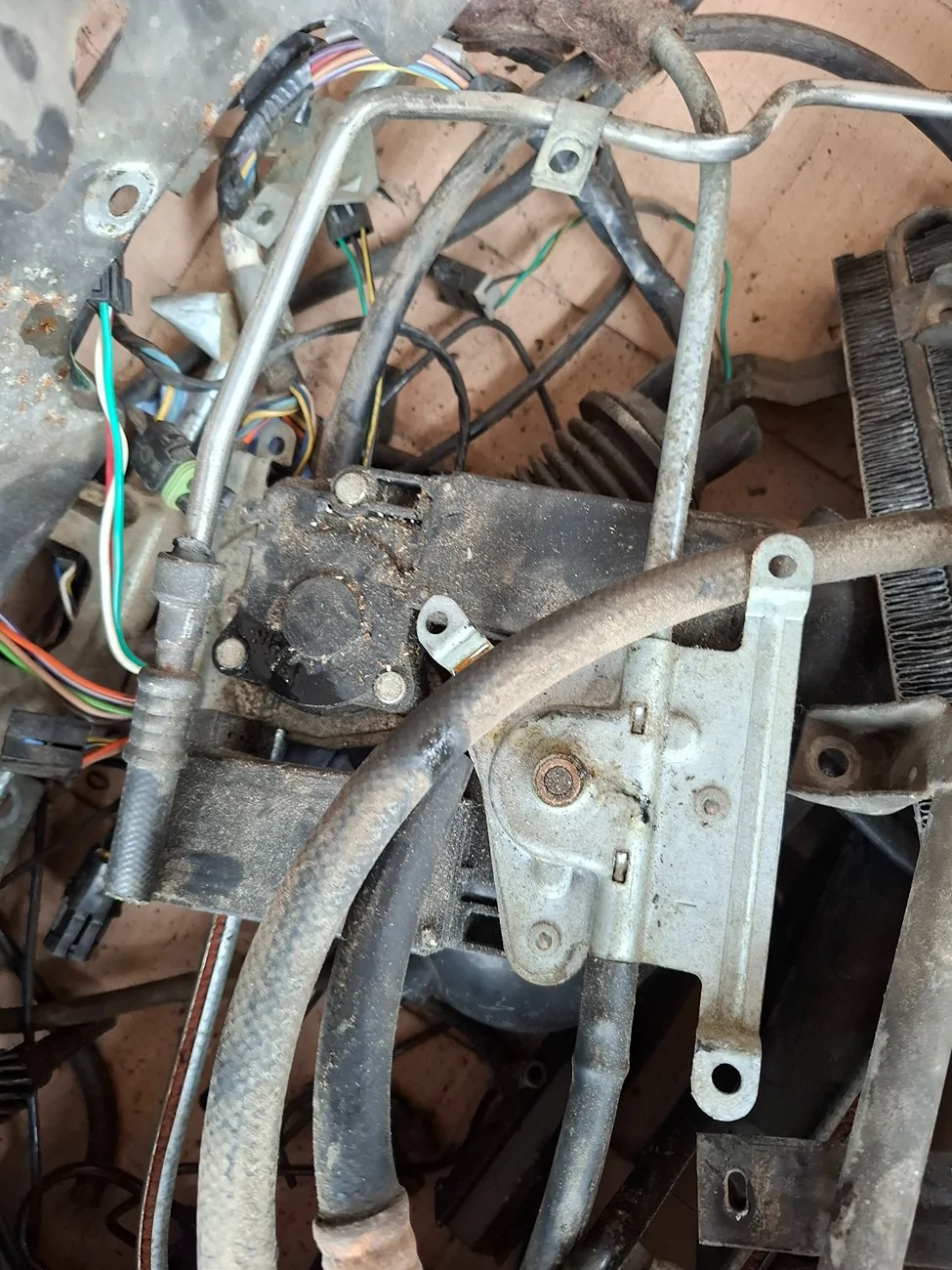 Jeep Gladiator Adding a XJ 1987 4.0 Limited with LPG +spares and getting rid of a 2005 GC Overland 3.0 CRD? 20250922_150459