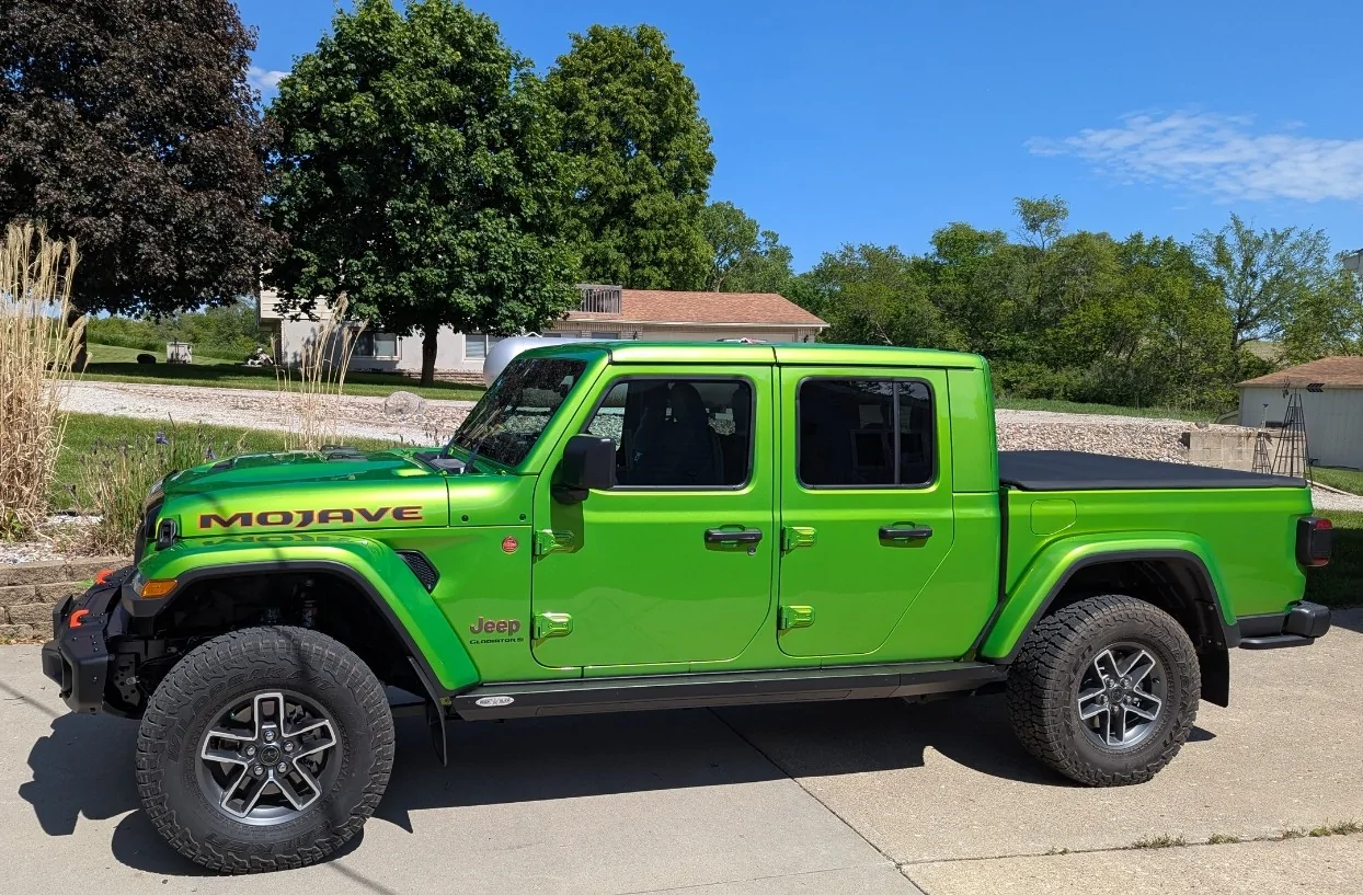 Jeep Gladiator Leveling Mojave with a AEW 2" Puck Lift PXL_20250523_203646374