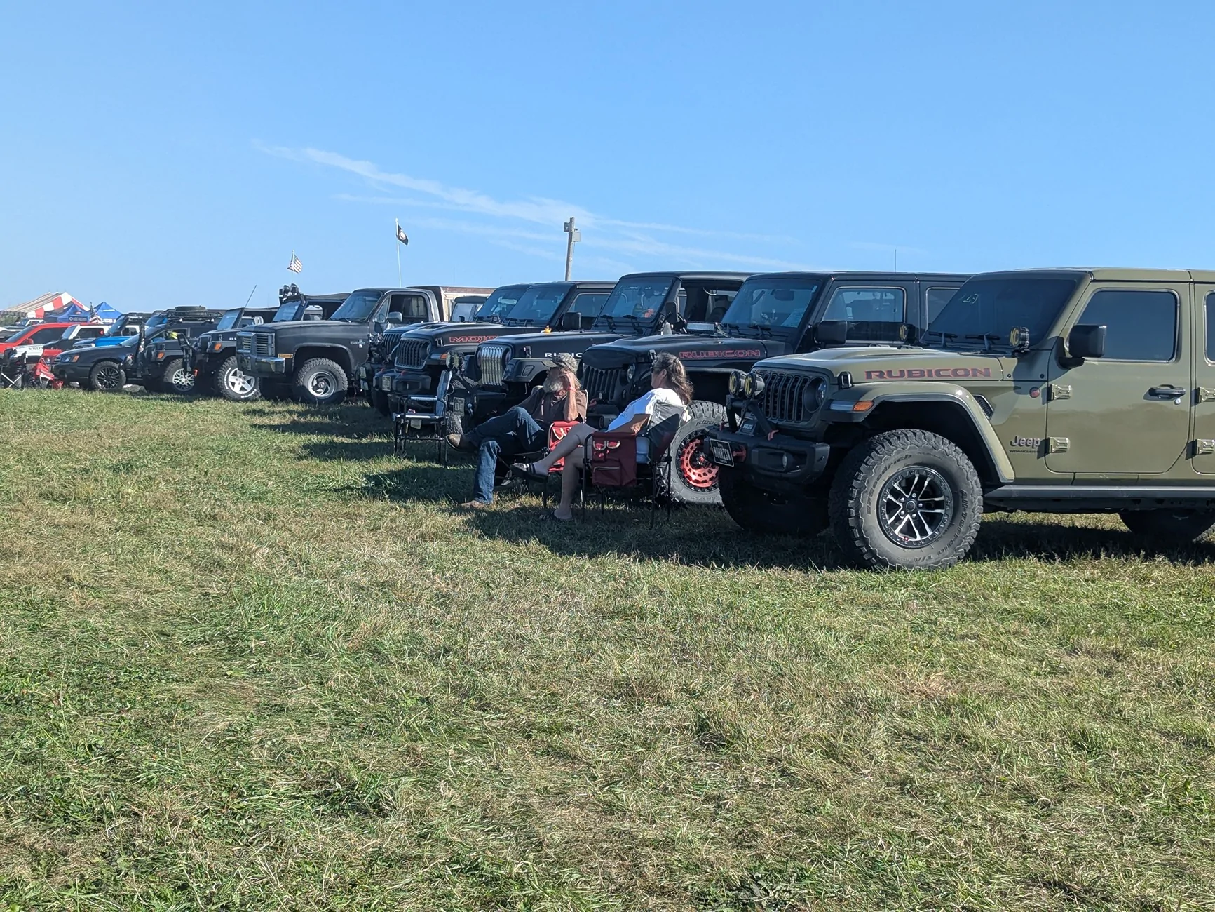 Jeep Gladiator Jeeps Parking Next To Jeeps 1000009369