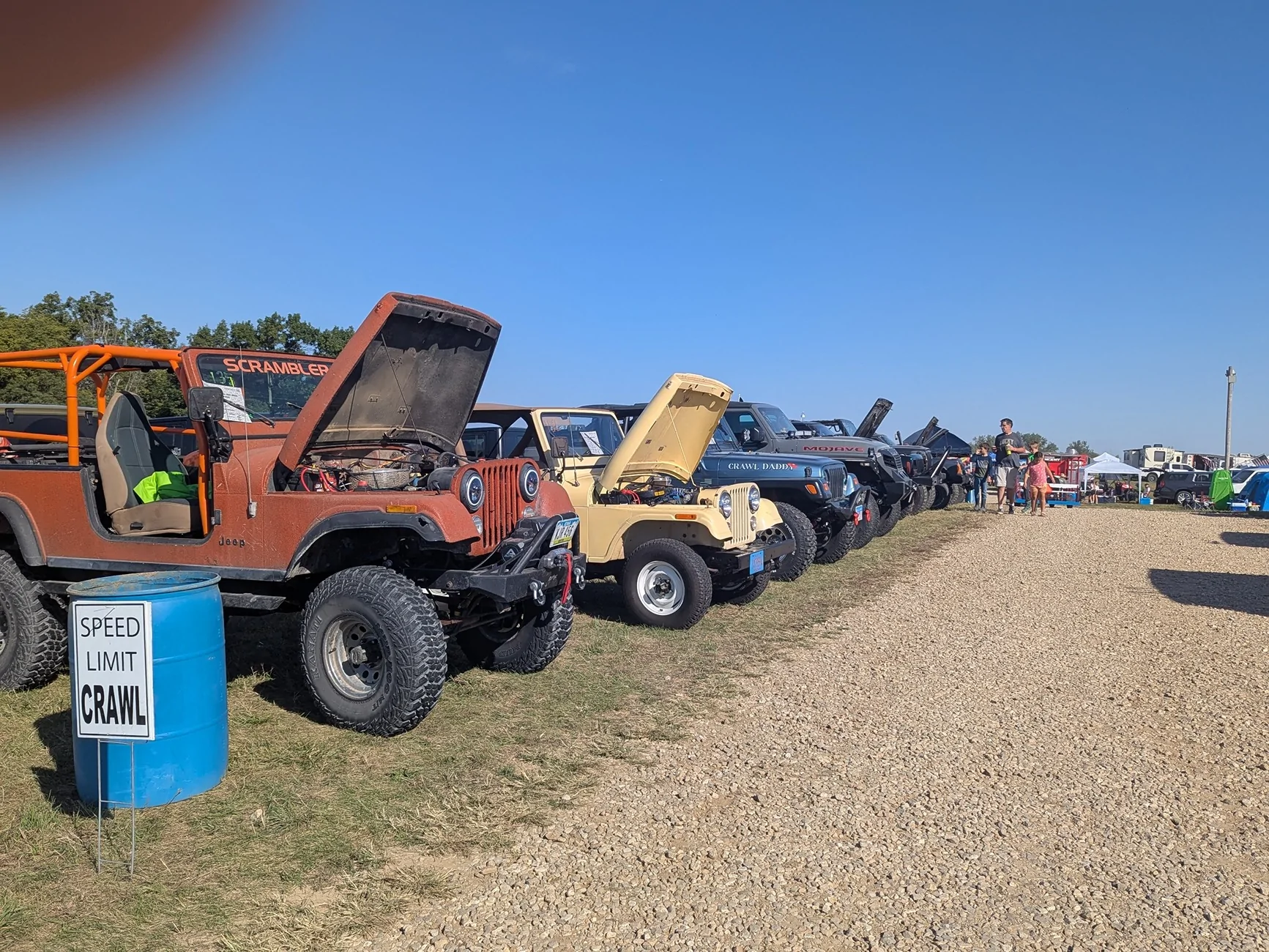 Jeep Gladiator Jeeps Parking Next To Jeeps 1000009371