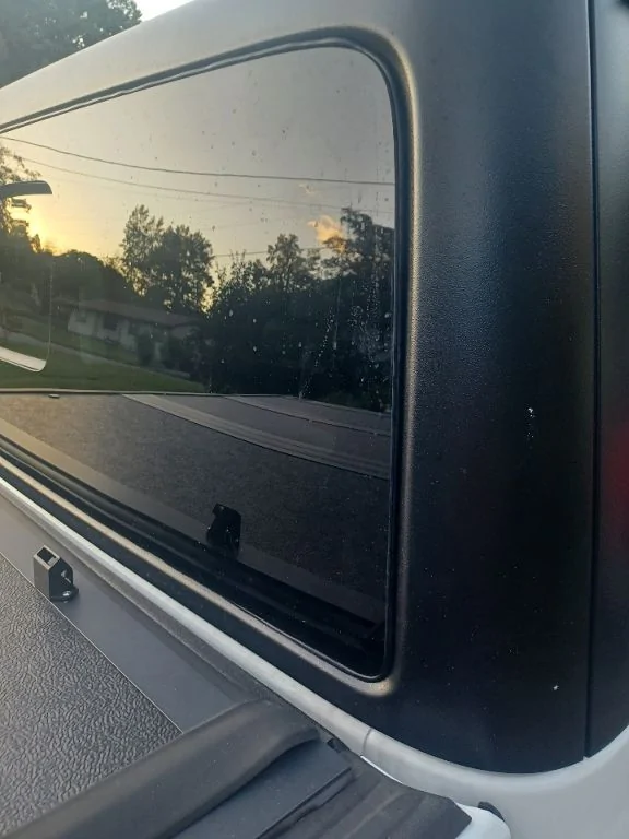Jeep Gladiator Leaking rear window : fixes for those who don't want to play dealer roulette, wait 2 months, have their top scratched, seats ripped etc.... 2024 Jeep Gladiator Rear Window Fix Pass Sid