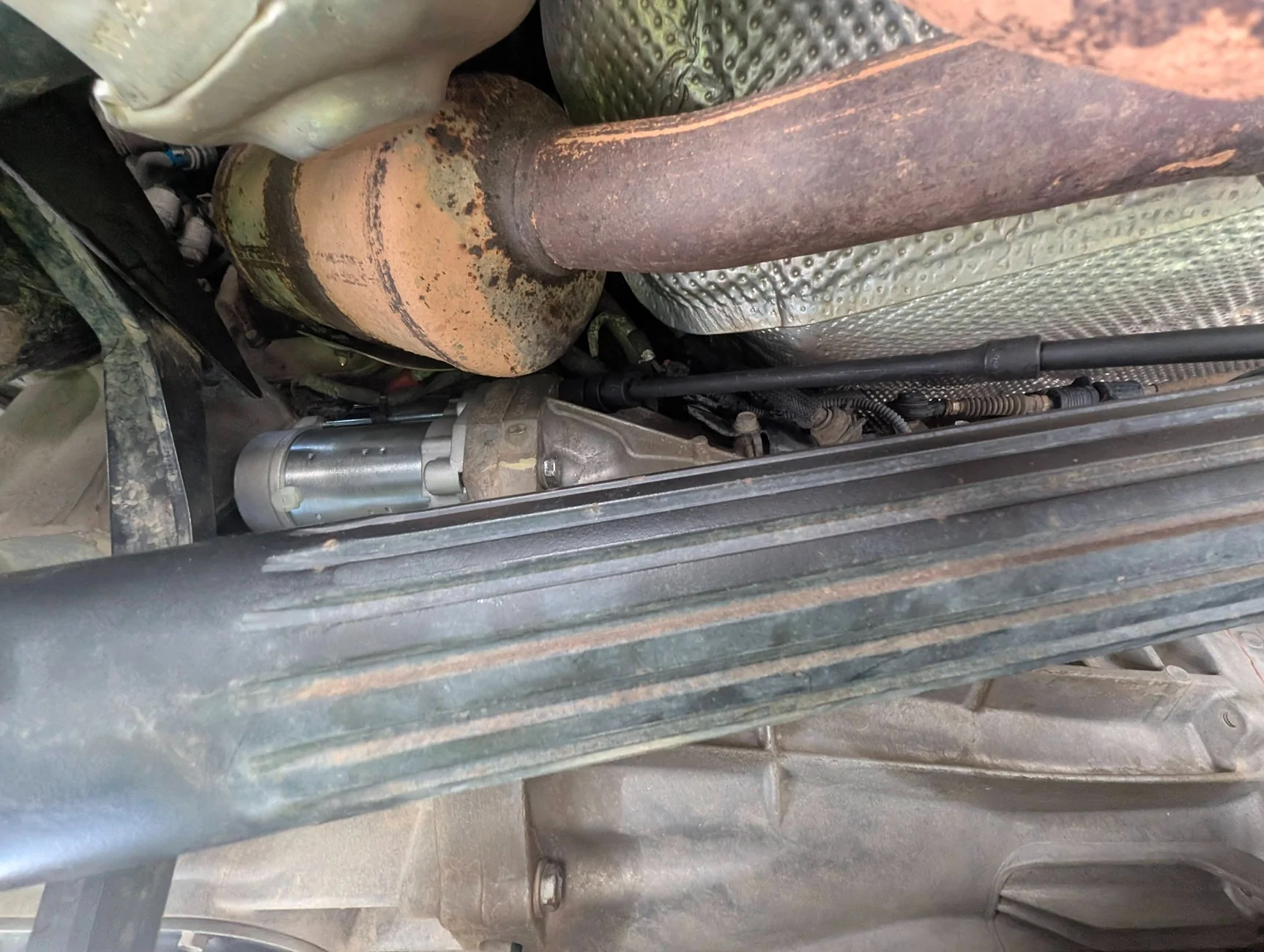 Jeep Gladiator DIY  Starter replacement 2022 Mojave MT upper bolt close u