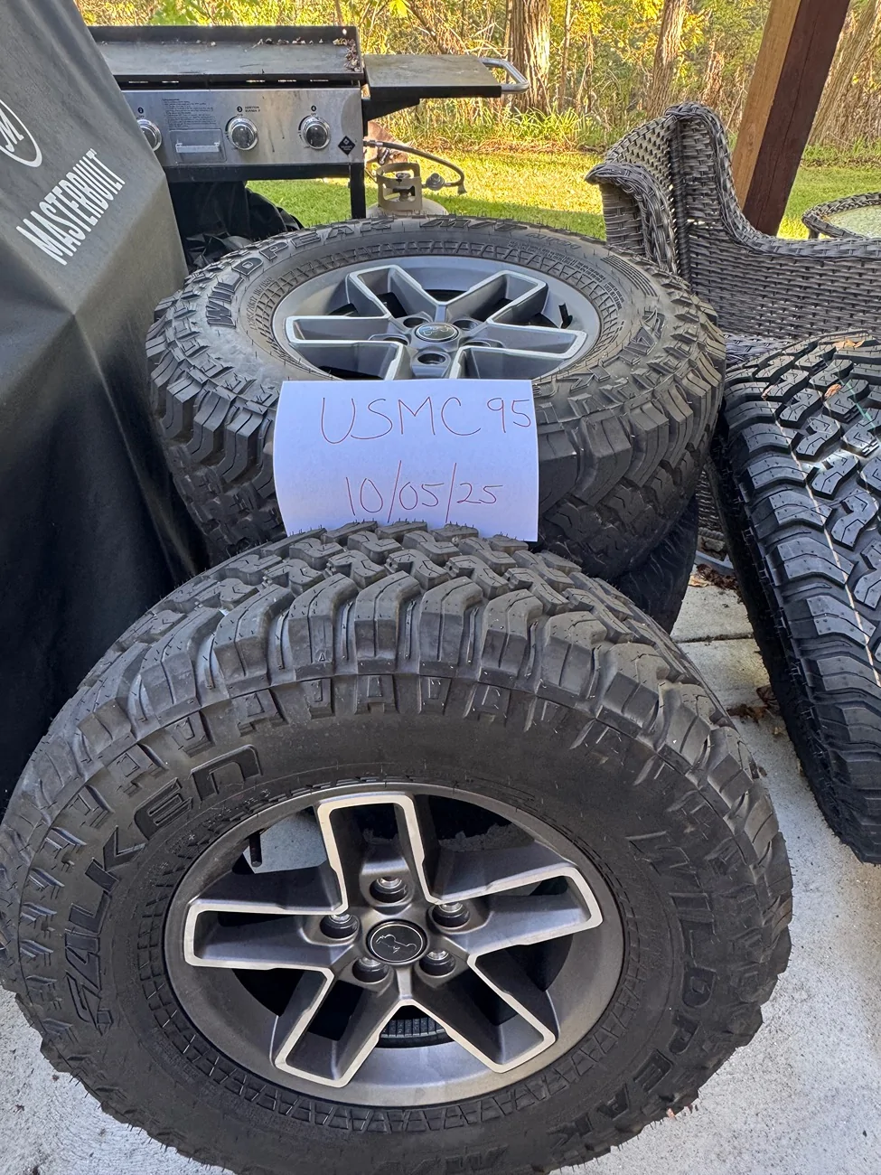 Jeep Gladiator 4 2025 Mojave JT wheels w/ tires plus spare tire IMG_2619