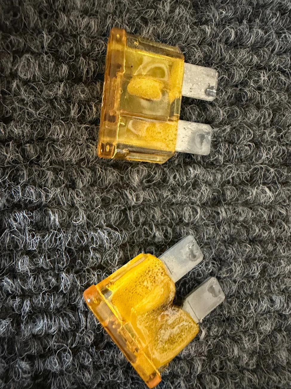 Jeep Gladiator Types of spare fuses? IMG_3156