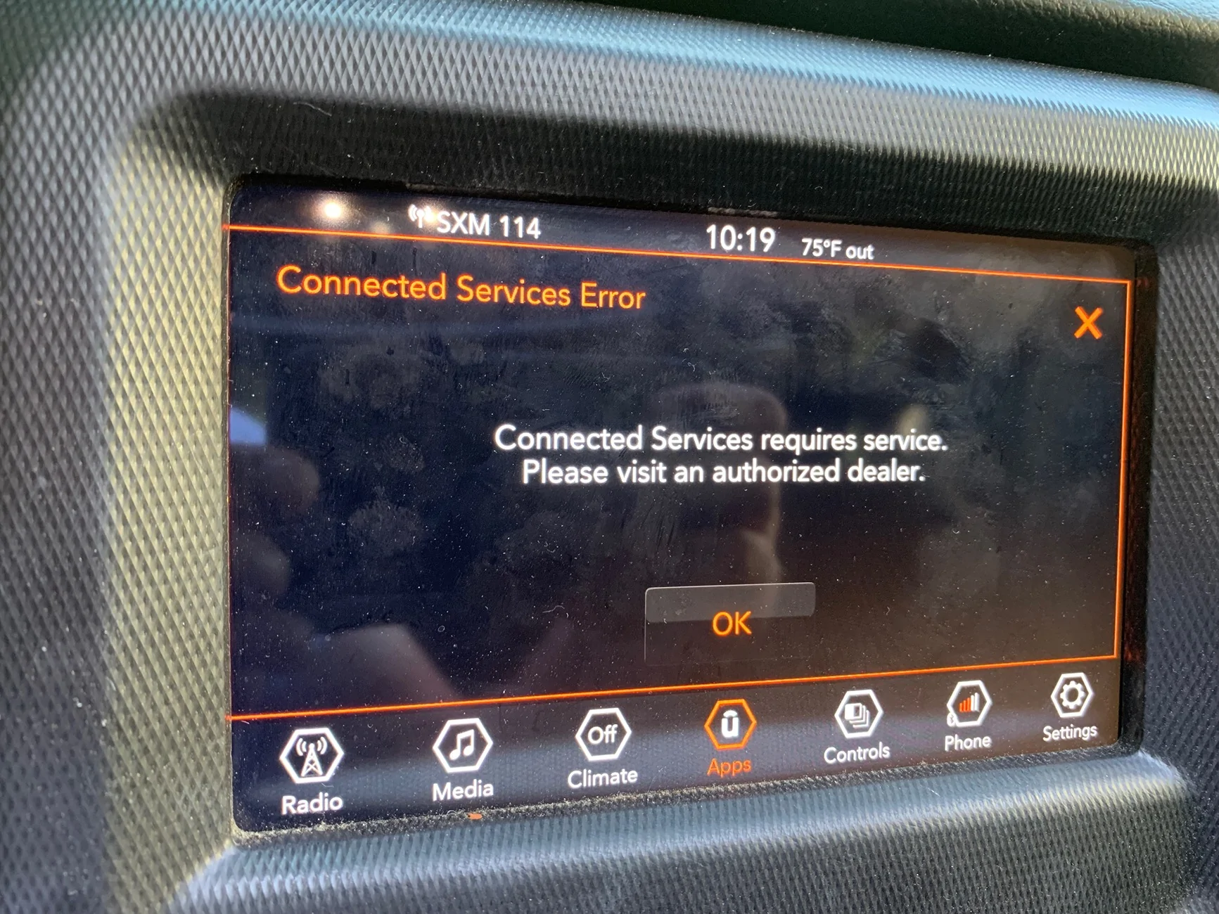 Jeep Gladiator “Connection Services requires service” IMG_6789