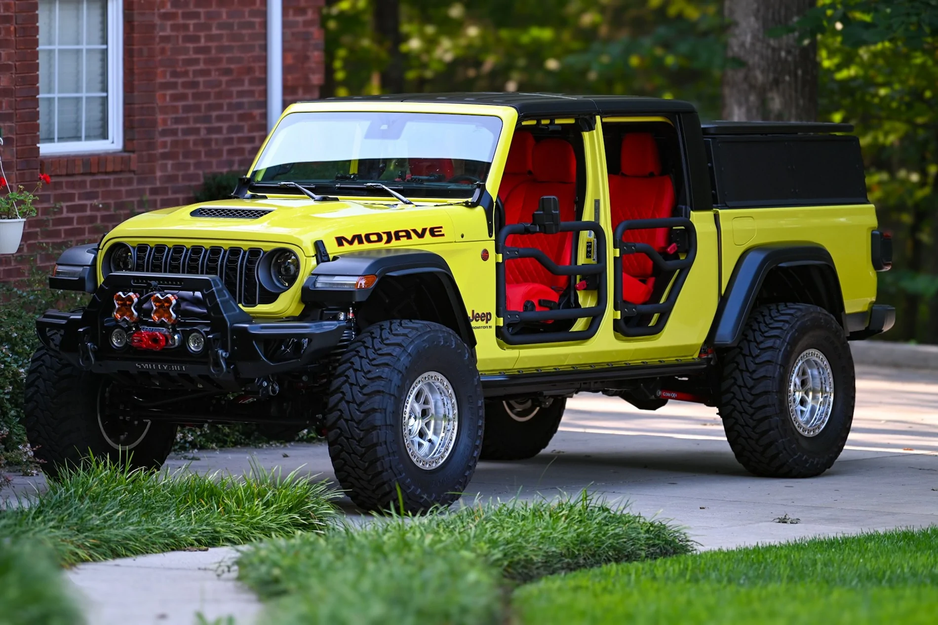 Jeep Gladiator 35s on Mojave with stock wheels. seats