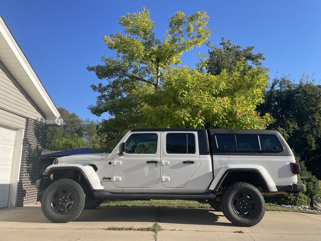 Jeep Gladiator Photo Request: 2 inch lift w/ 33inch tires topper