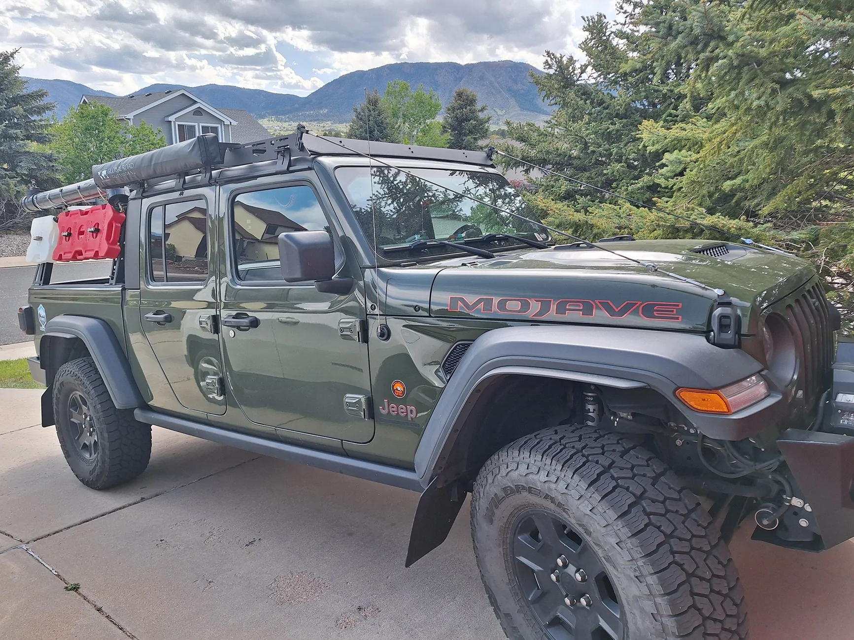 Jeep Gladiator 35s on Mojave with stock wheels. 20240527_155635