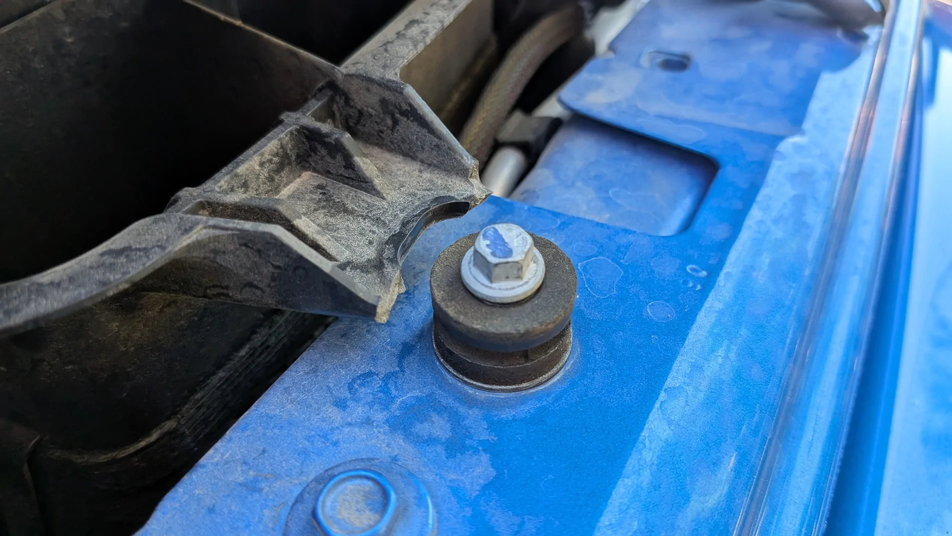 Jeep Gladiator Broken Airbox Mounting Tab 1000003316