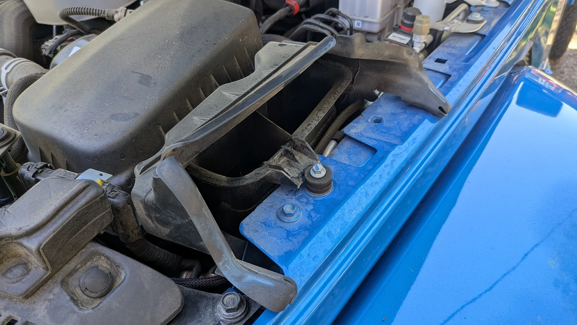 Jeep Gladiator Broken Airbox Mounting Tab 1000003317