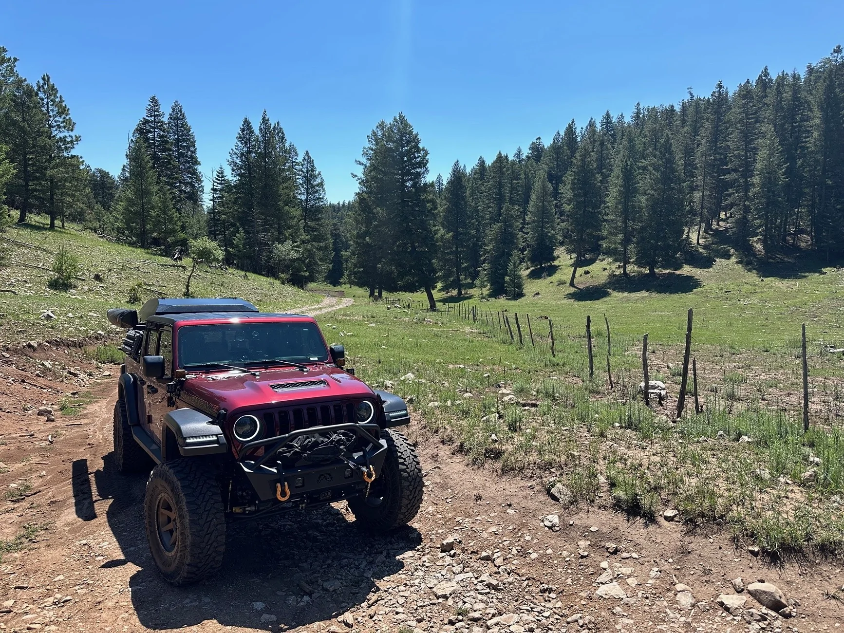 Jeep Gladiator Must Have Gear for the trails... New WolfBox Air Duster 200 unboxing and comparison. This thing has so many uses! J24