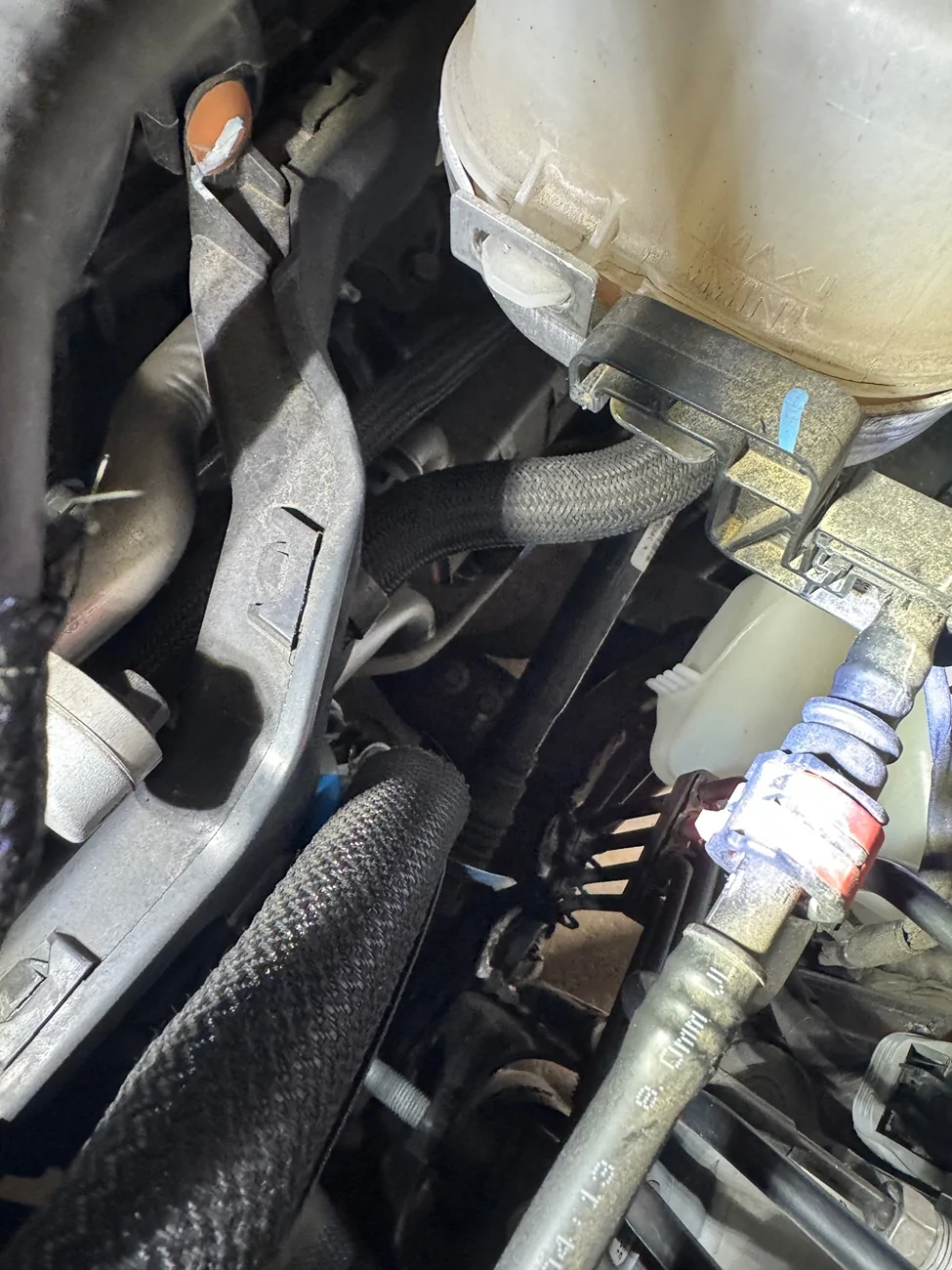 Jeep Gladiator Mounting second washer bottle IMG_7636