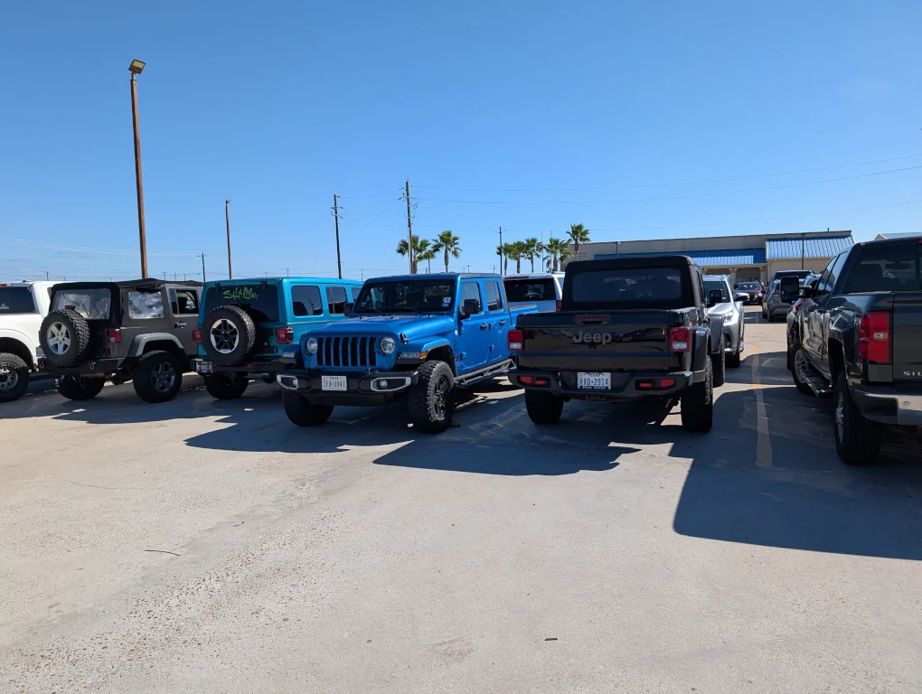 Jeep Gladiator Jeeps Parking Next To Jeeps Jeep2