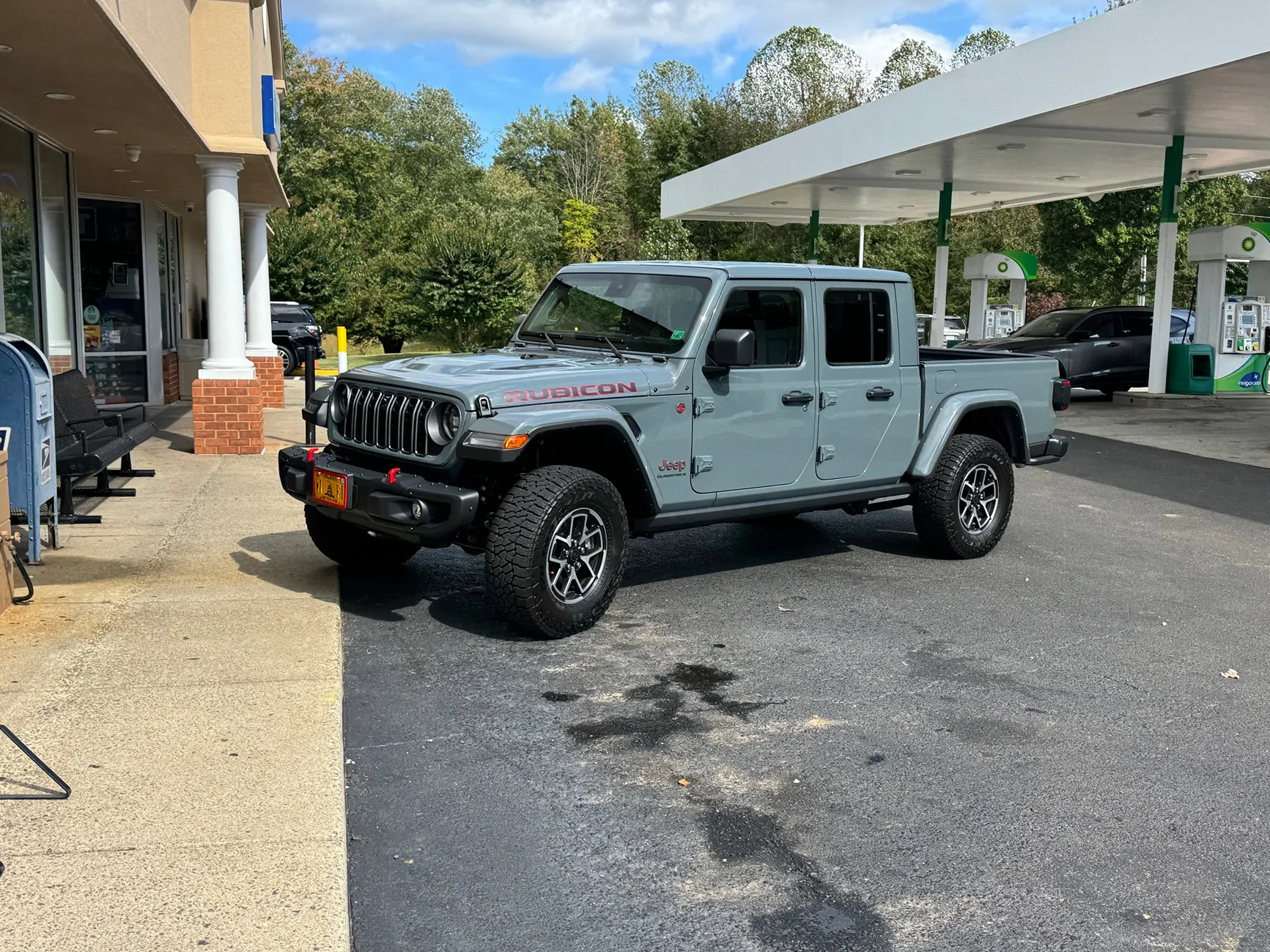 Jeep Gladiator Sport S vs Rubicon IMG_3356