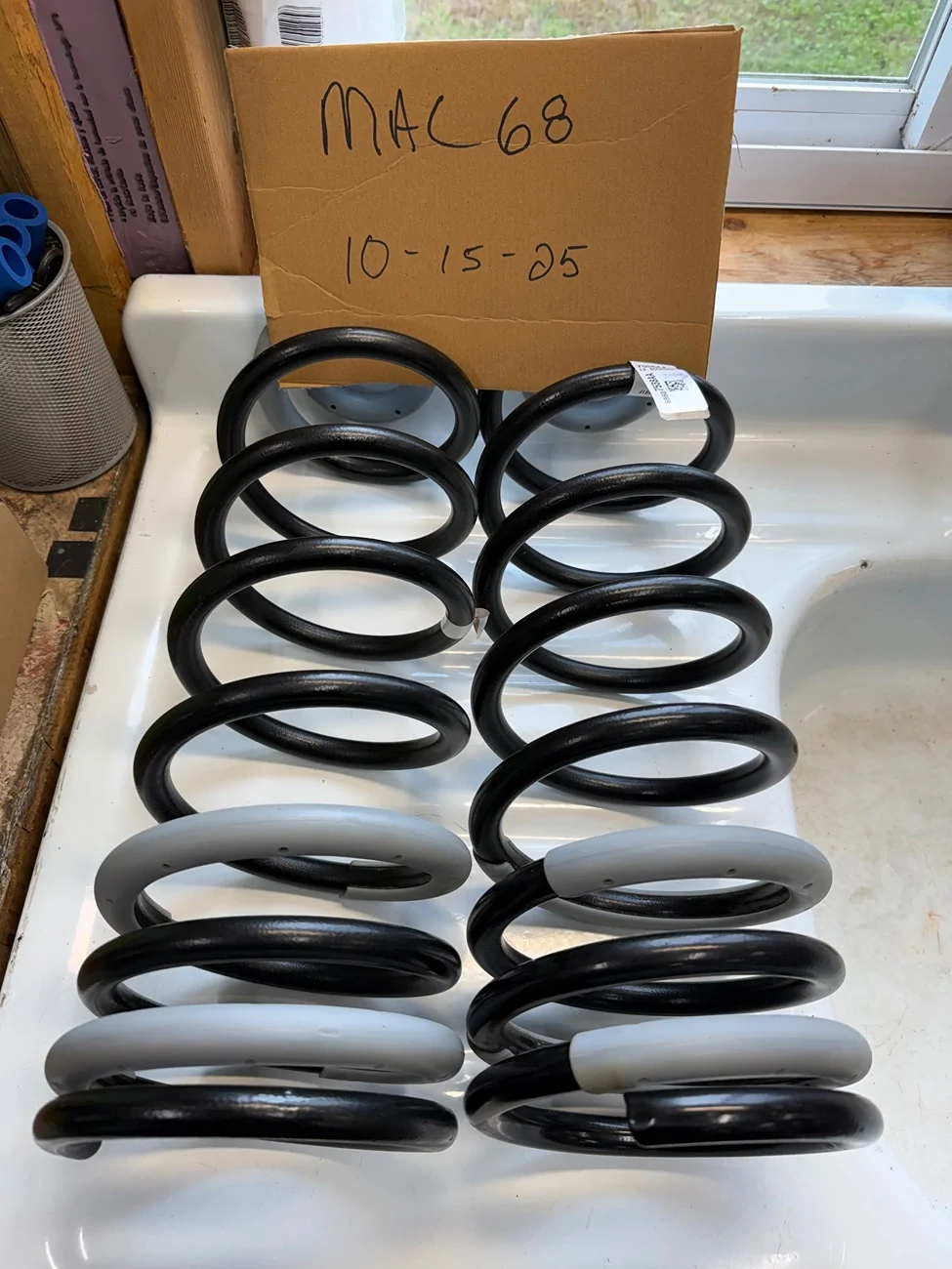 Jeep Gladiator 2025 Max Tow Suspension, Shocks, Springs, Sway Bar End Links Used Only 3000 Miles 200.00 IMG_2954