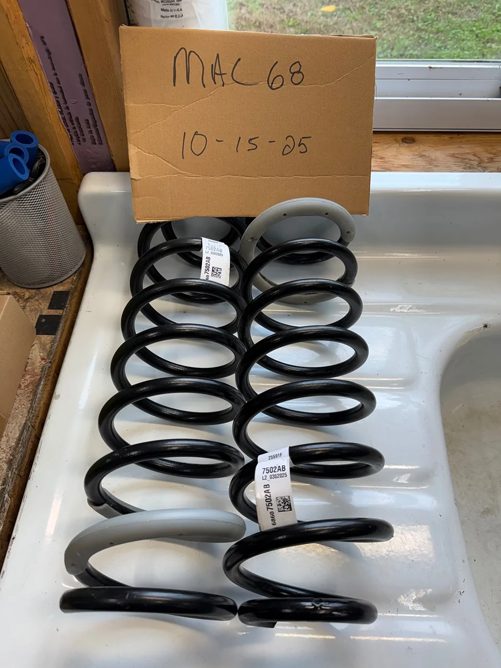 Jeep Gladiator 2025 Max Tow Suspension, Shocks, Springs, Sway Bar End Links Used Only 3000 Miles 200.00 IMG_2953