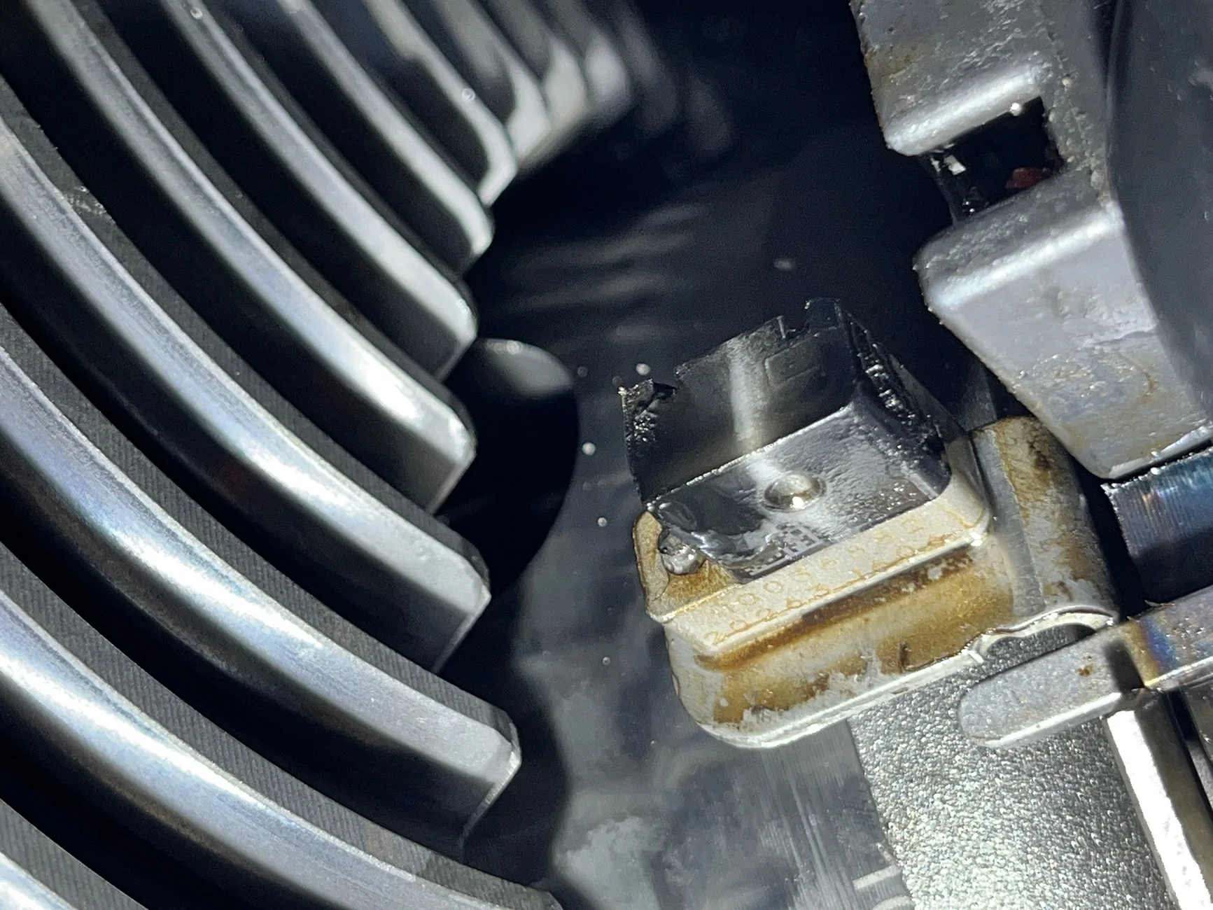 Jeep Gladiator My front diff doesn’t have a drain plug.  Is this normal? IMG_5219
