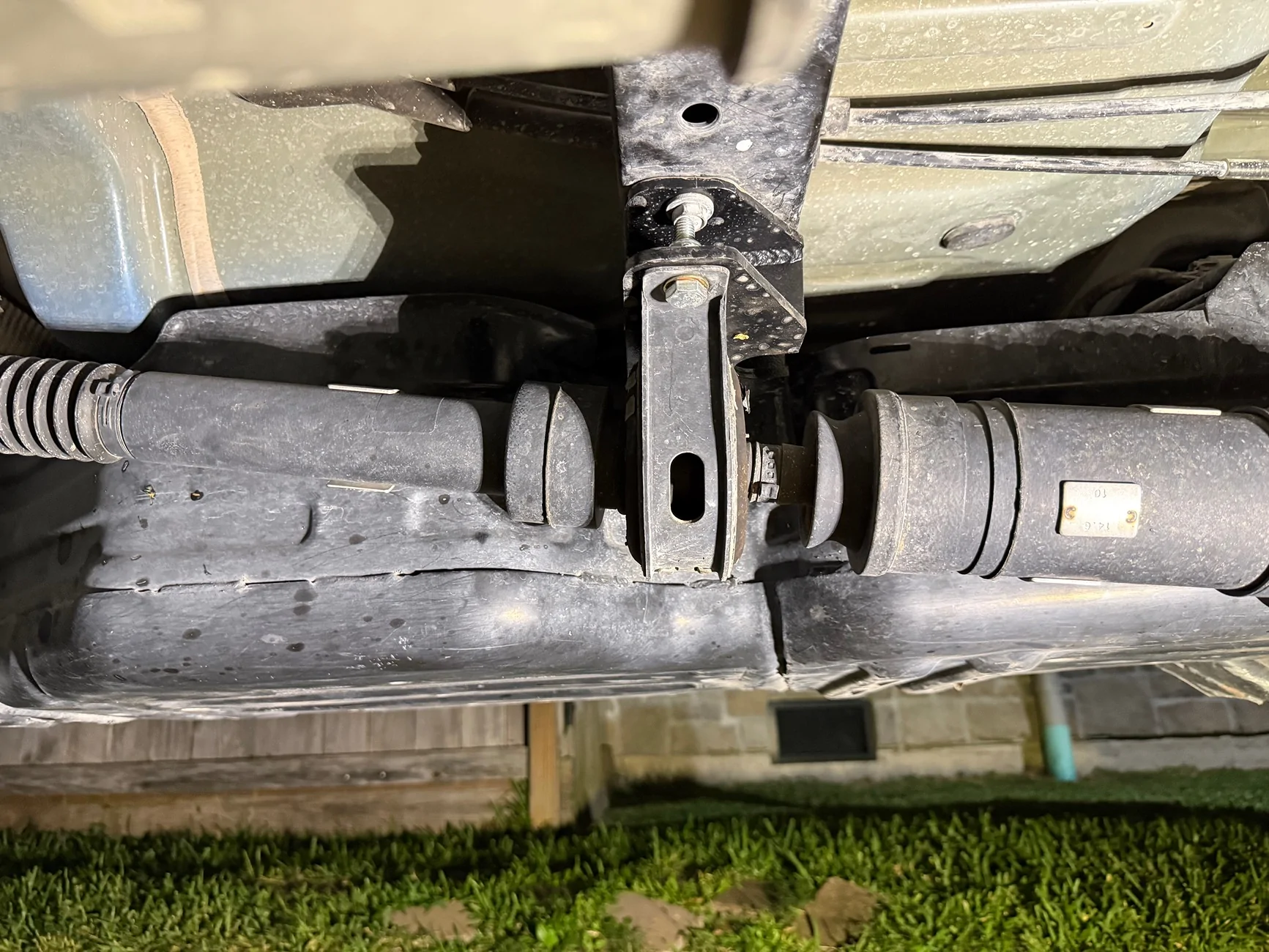 Jeep Gladiator Rear driveline carrier bearing drop IMG_1498