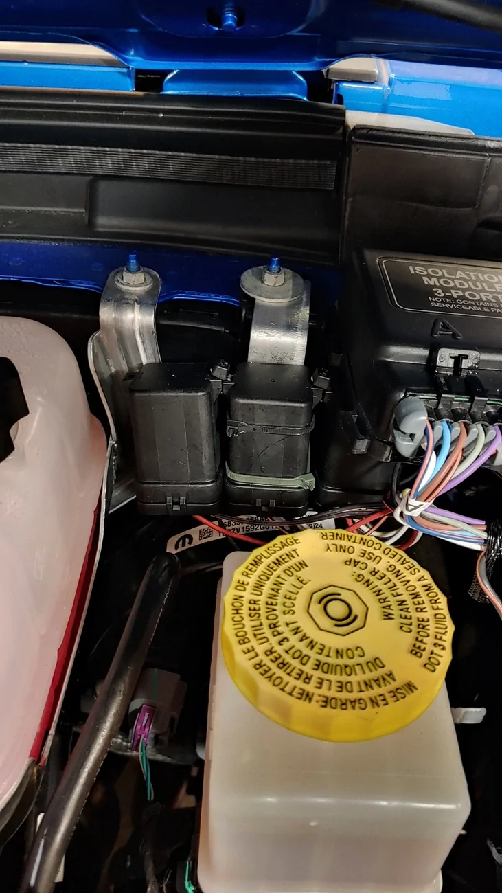 Jeep Gladiator Jeep gladiator snow plow relay switch and relay box location 20221023_130655_HDR