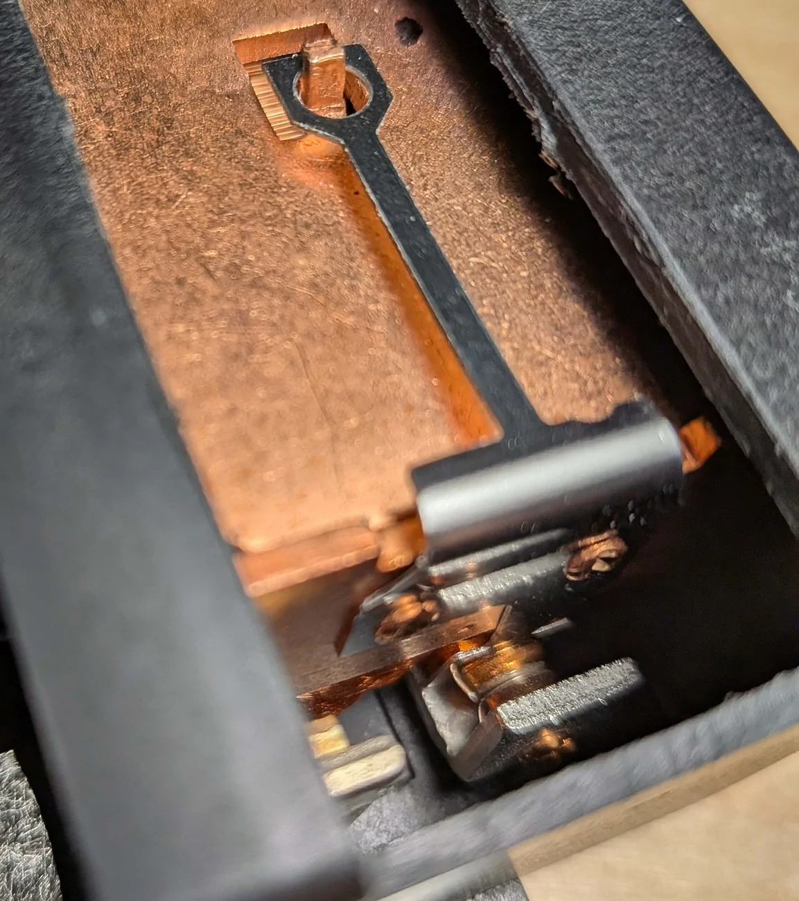 Jeep Gladiator Are the batteries really isolated during ESS stops? pcr contacts detail