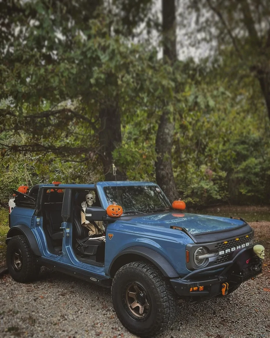 Jeep Gladiator Giveaway! Are you spooky season ready? #sideshotsaturday #matthespookyway