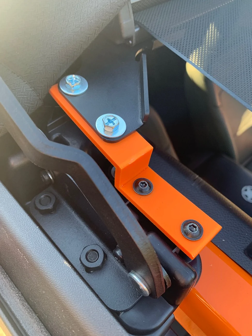 Jeep Gladiator Bestop sun rider retractable shade mod IMG_6977