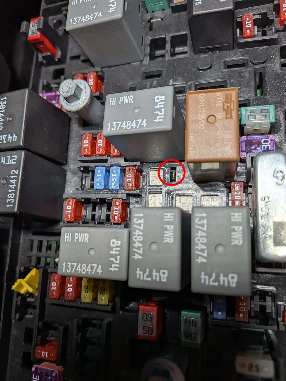 Jeep Gladiator Are the batteries really isolated during ESS stops? fuse 42 terminal